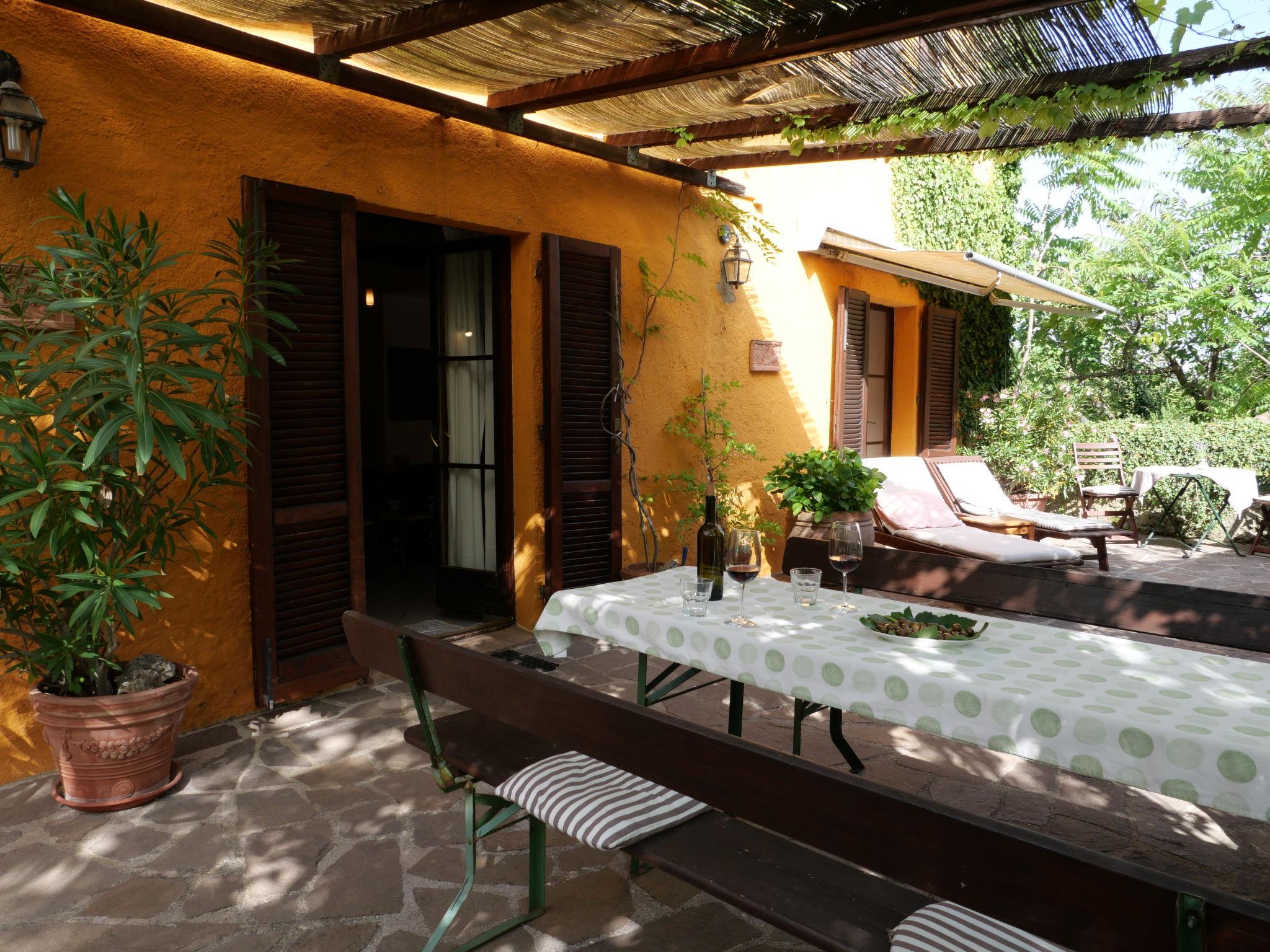 Foto 1 - Casa de 3 habitaciones en Montieri con piscina y jardín