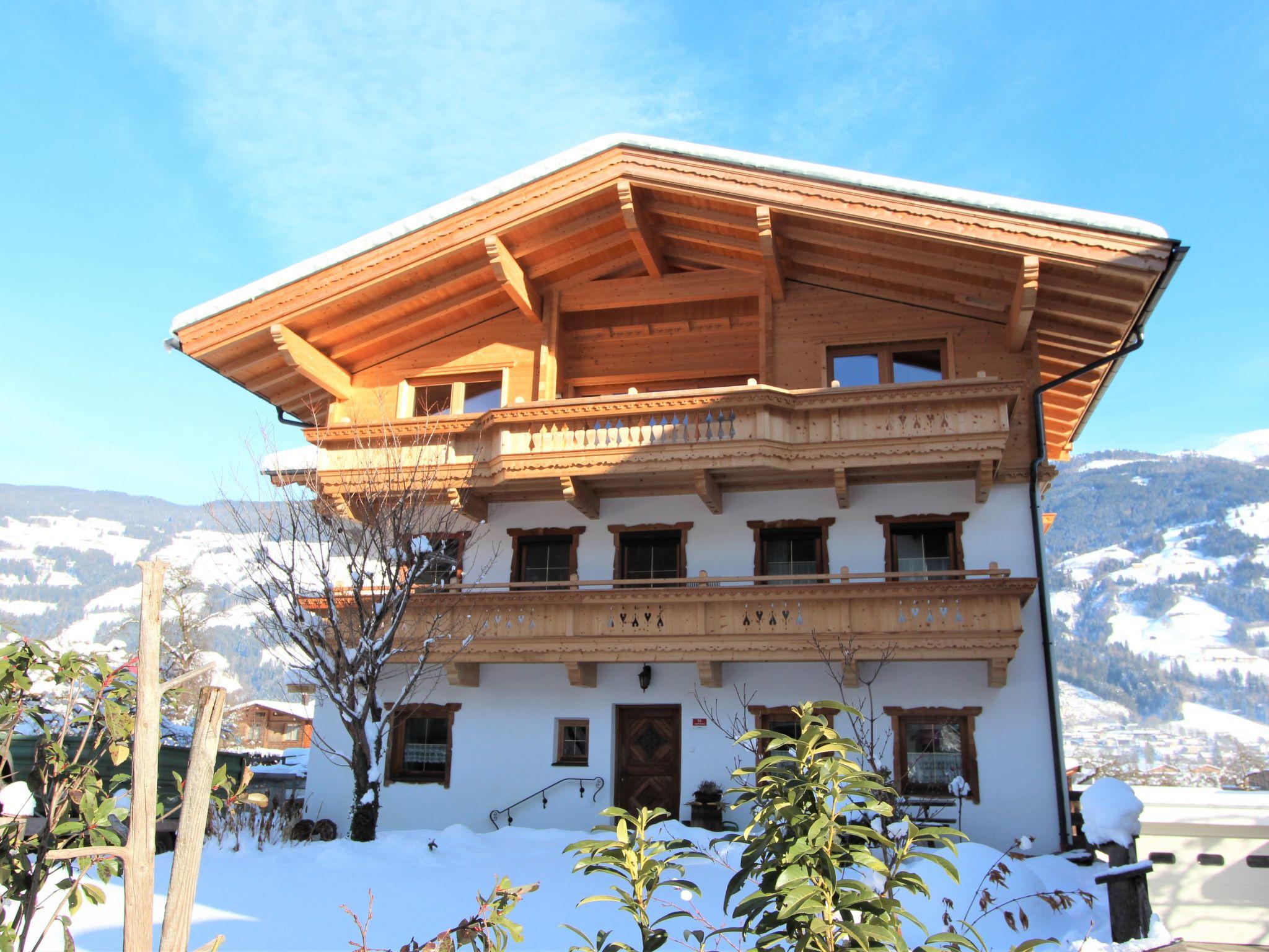 Photo 36 - Appartement de 4 chambres à Fügen avec jardin et vues sur la montagne