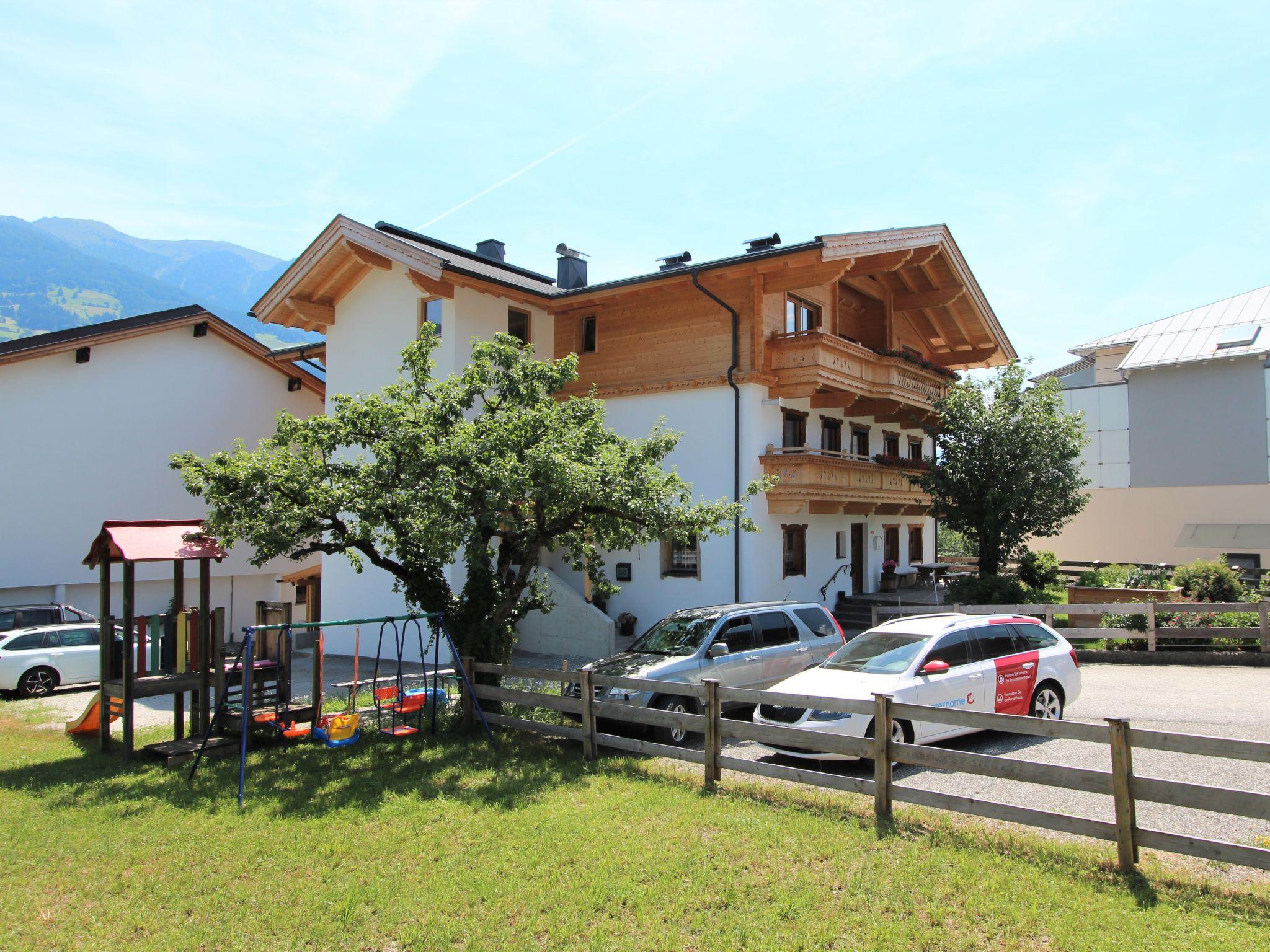 Photo 9 - Appartement de 4 chambres à Fügen avec jardin et vues sur la montagne