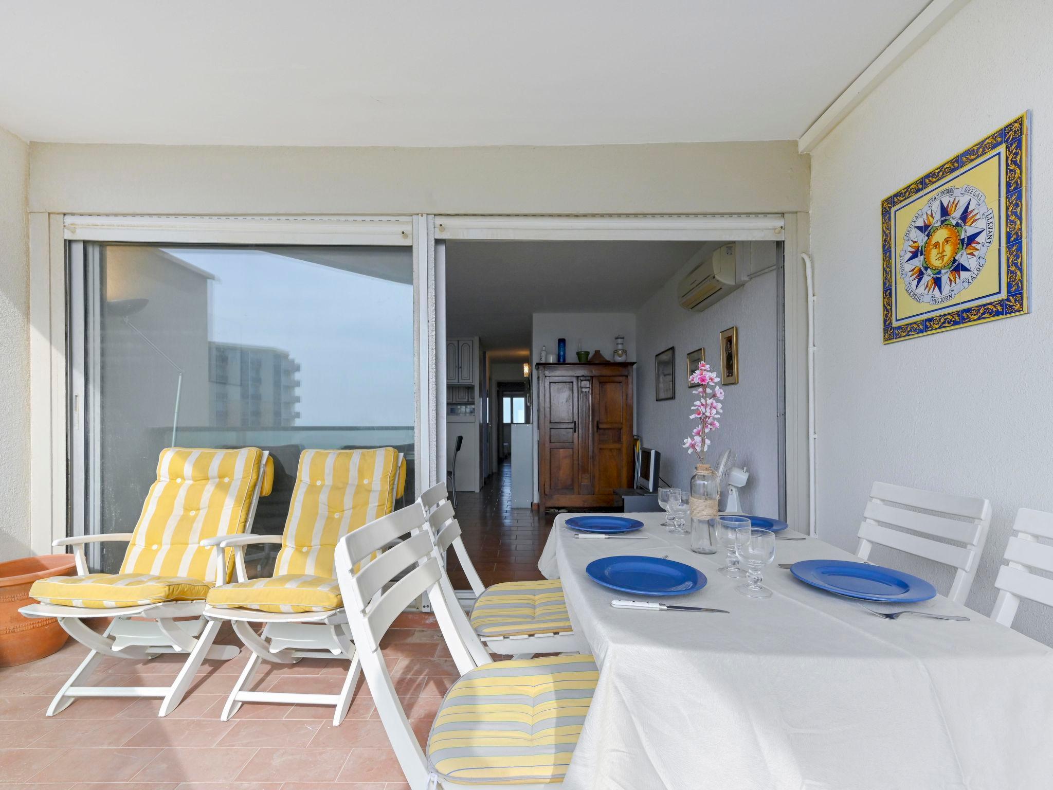 Photo 2 - 2 bedroom Apartment in Canet-en-Roussillon with terrace and sea view