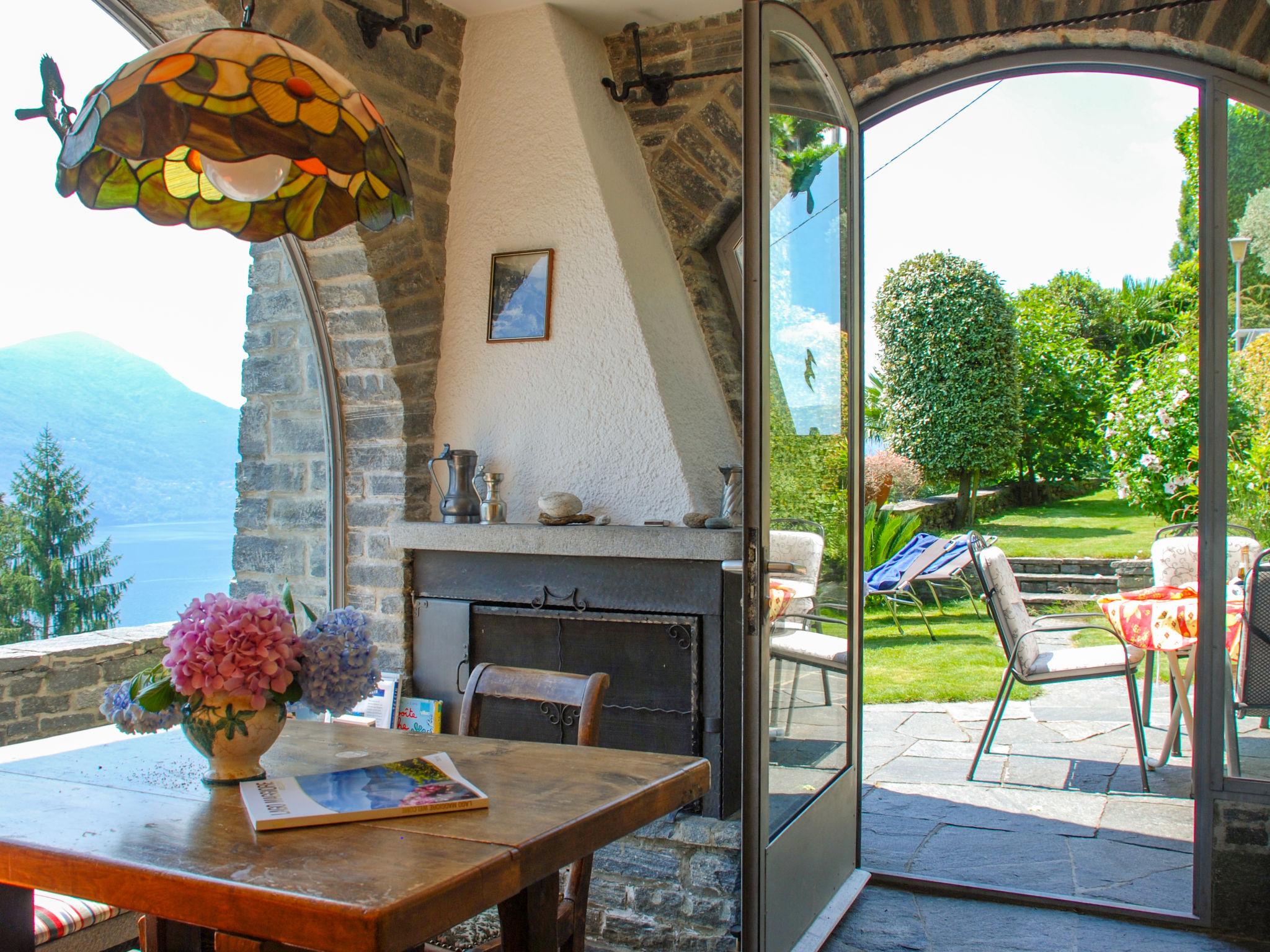 Photo 2 - Maison de 2 chambres à Ronco sopra Ascona avec piscine privée et vues sur la montagne