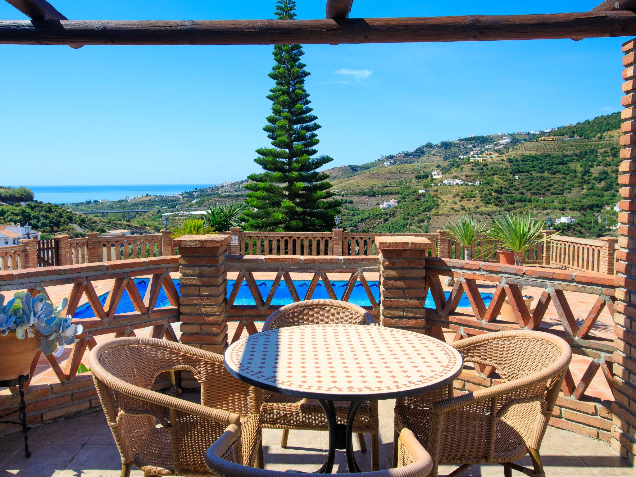 Photo 3 - Maison de 3 chambres à Frigiliana avec piscine privée et vues à la mer