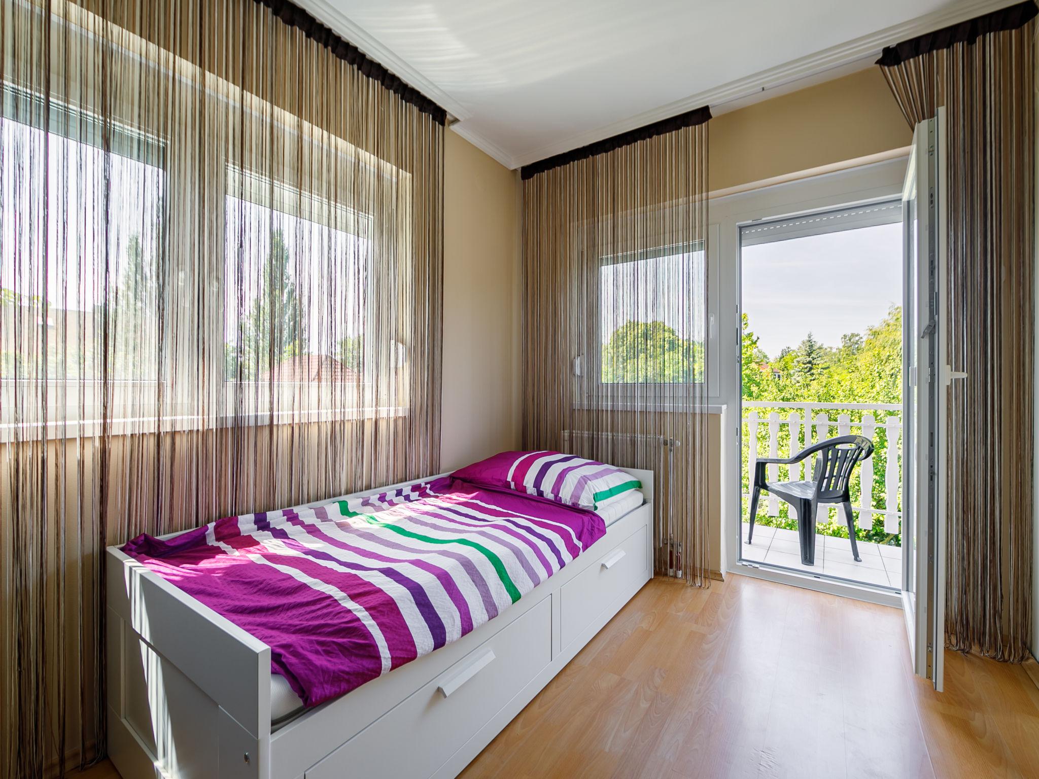 Foto 7 - Appartamento con 3 camere da letto a Zamárdi con piscina e giardino