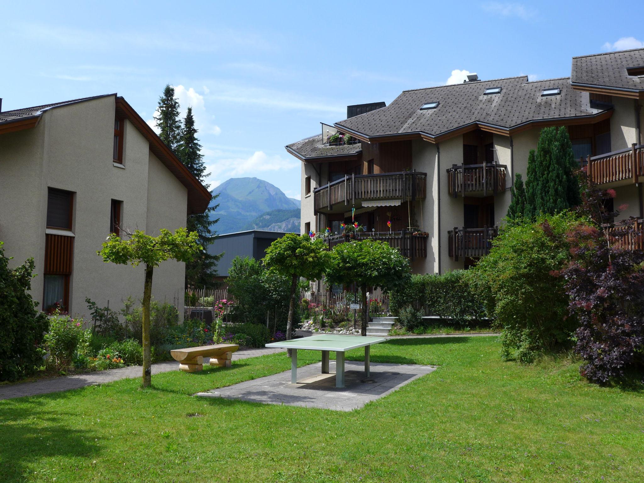 Foto 1 - Appartamento con 2 camere da letto a Meiringen con giardino e vista sulle montagne