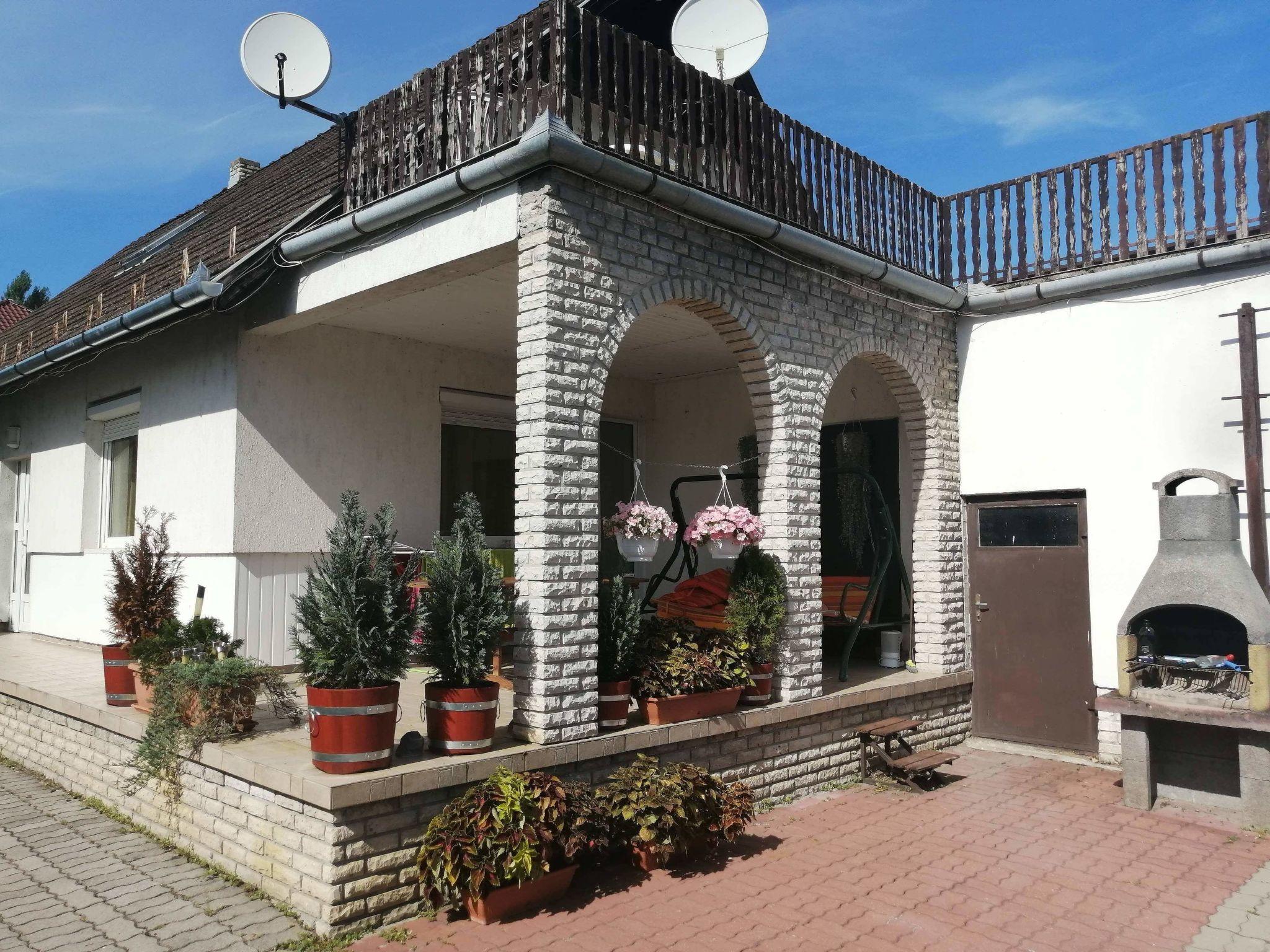 Photo 6 - Maison de 4 chambres à Balatonfenyves avec jardin et terrasse