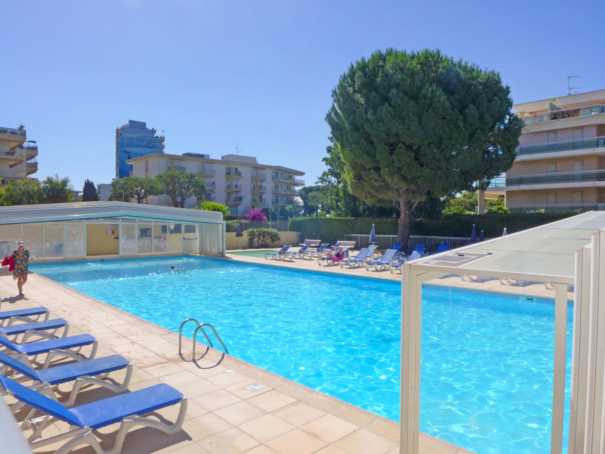 Photo 15 - Appartement de 2 chambres à Saint-Laurent-du-Var avec piscine et vues à la mer