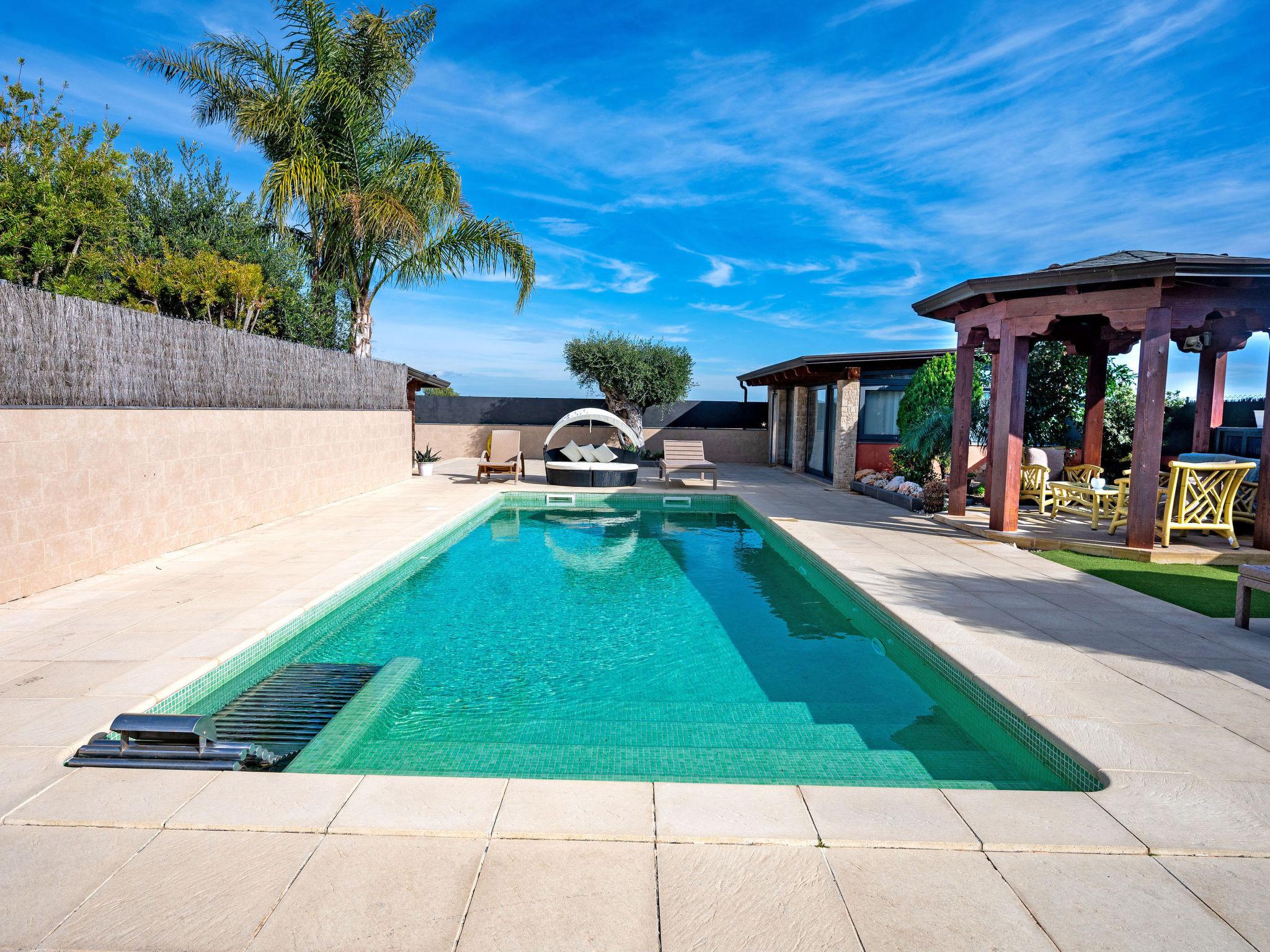 Photo 1 - Maison de 4 chambres à El Vendrell avec piscine privée et vues à la mer