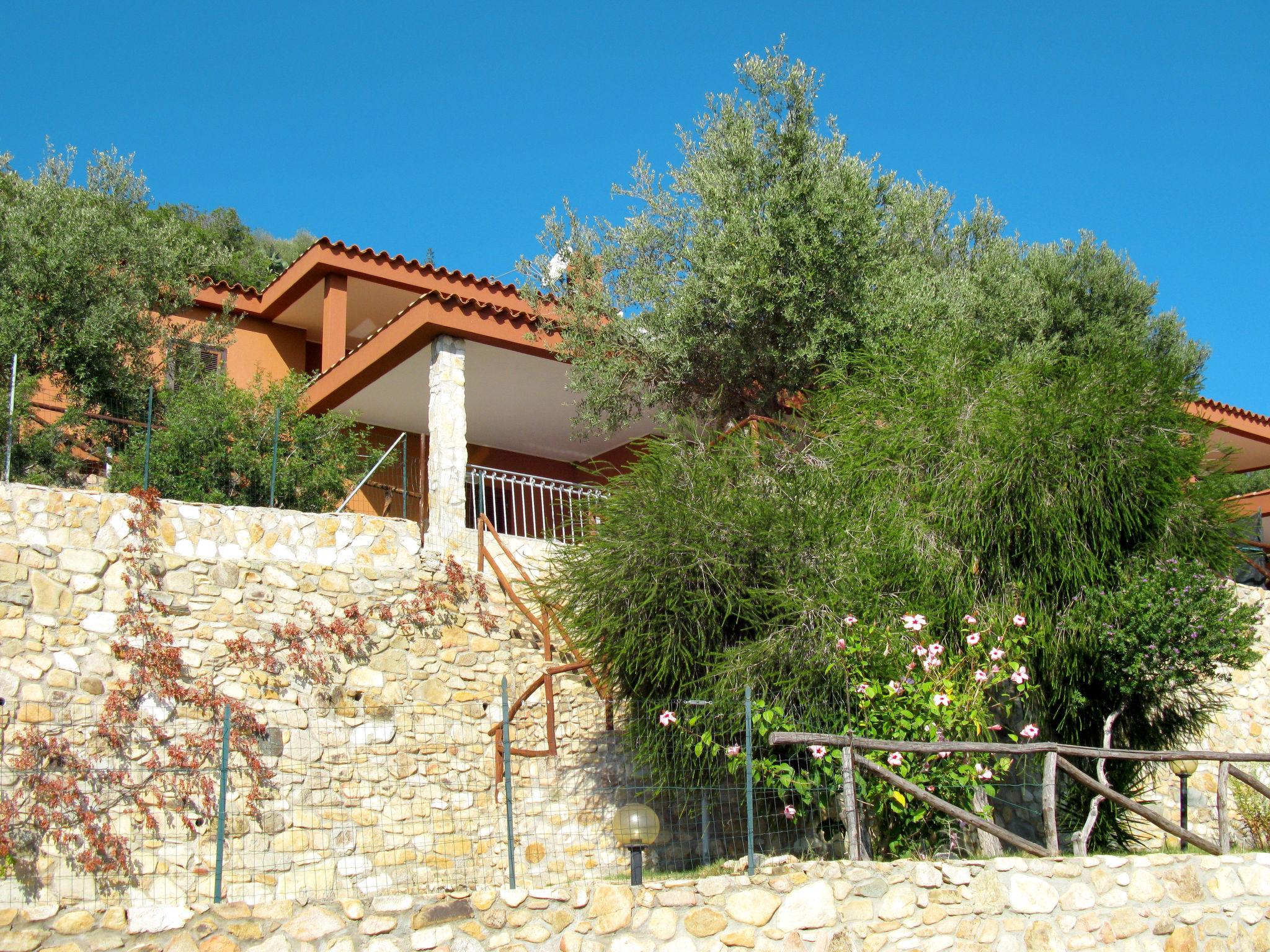 Foto 6 - Casa de 3 quartos em Muravera com jardim e vistas do mar