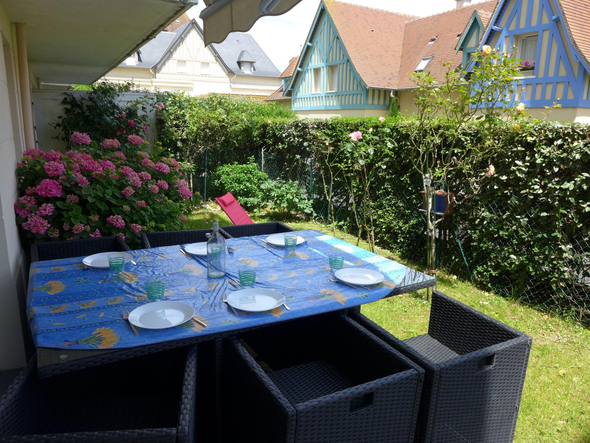 Foto 15 - Apartamento de 2 quartos em Cabourg com jardim