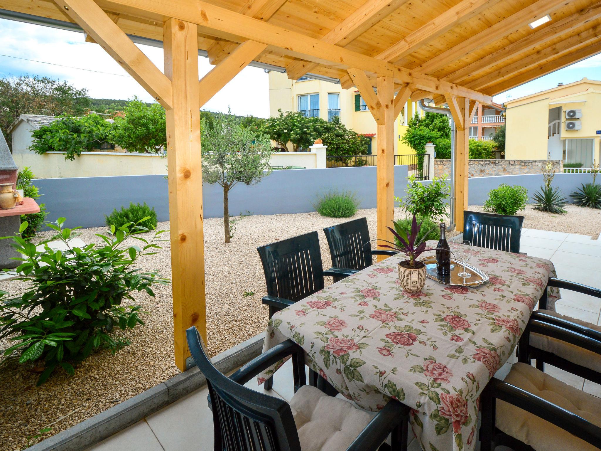 Photo 8 - Maison de 3 chambres à Tribunj avec terrasse et vues à la mer