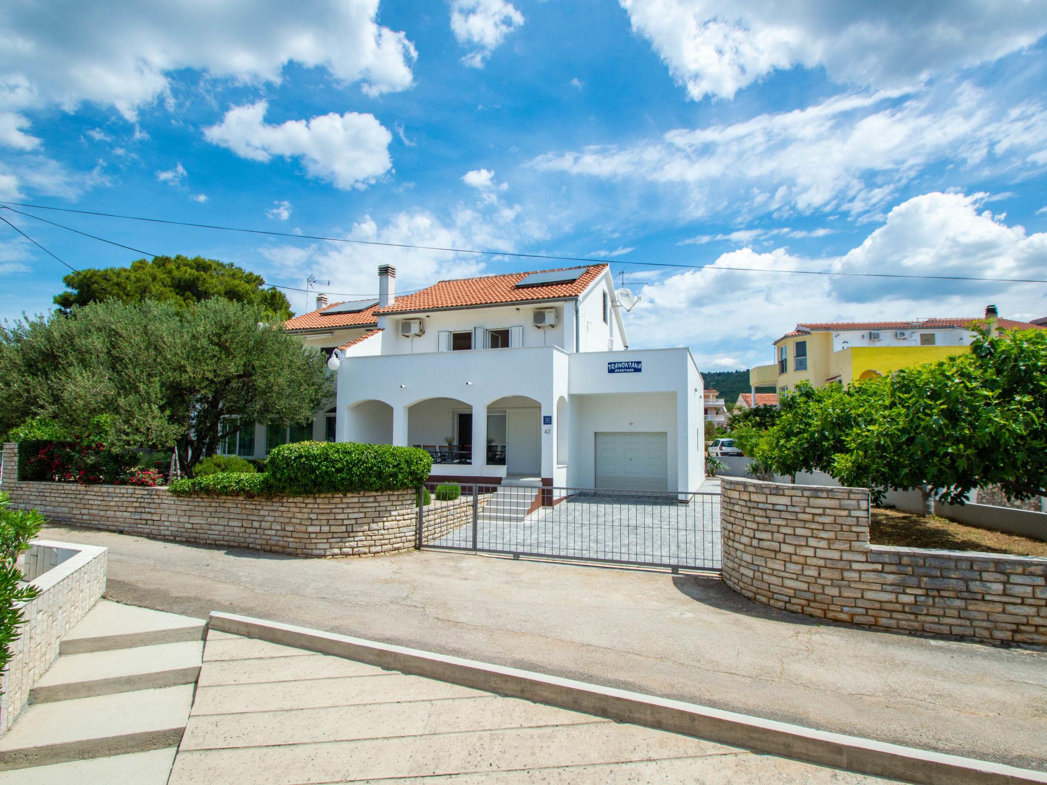 Photo 18 - Maison de 3 chambres à Tribunj avec terrasse et vues à la mer