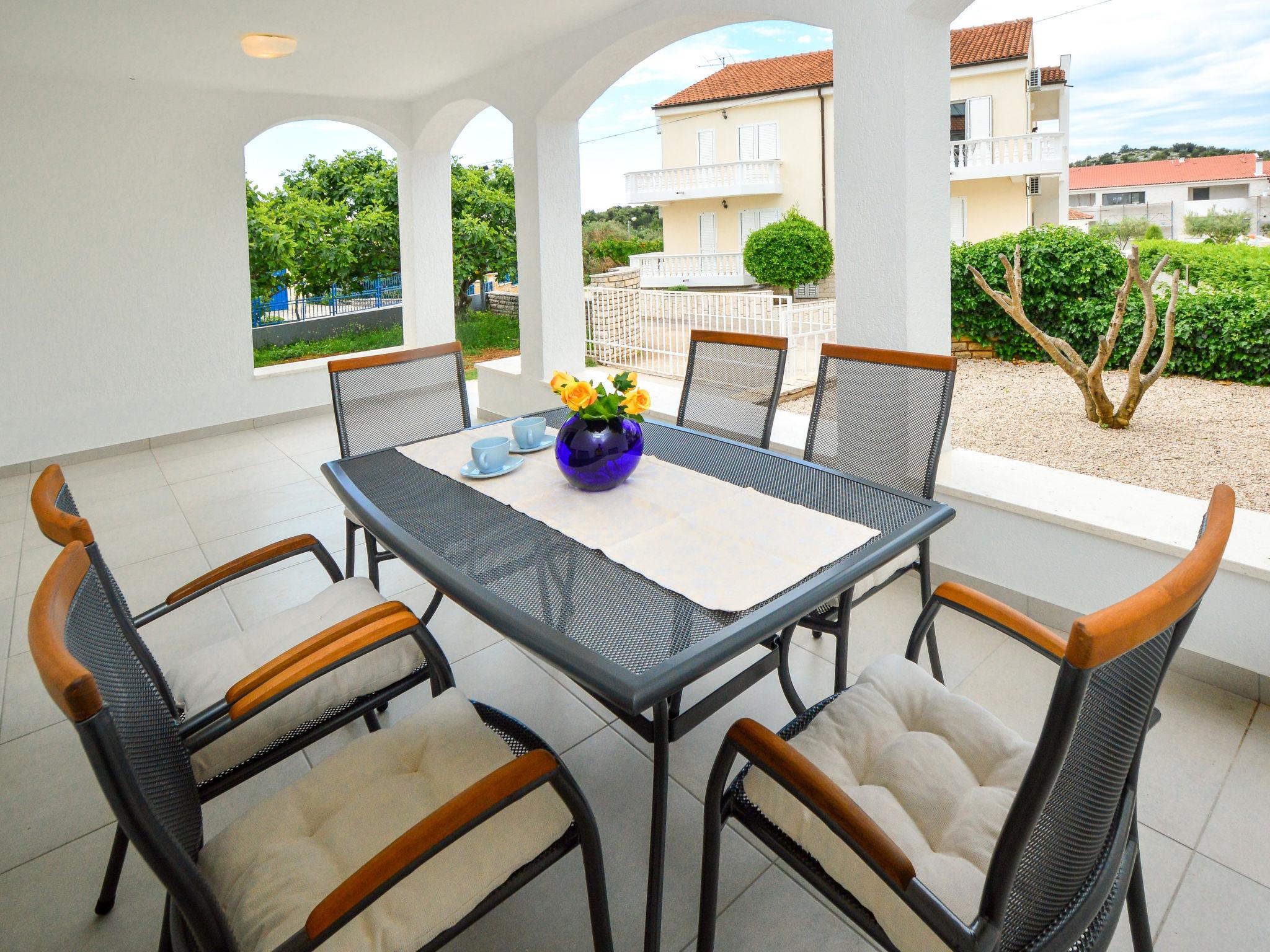 Foto 7 - Casa de 3 habitaciones en Tribunj con terraza y vistas al mar