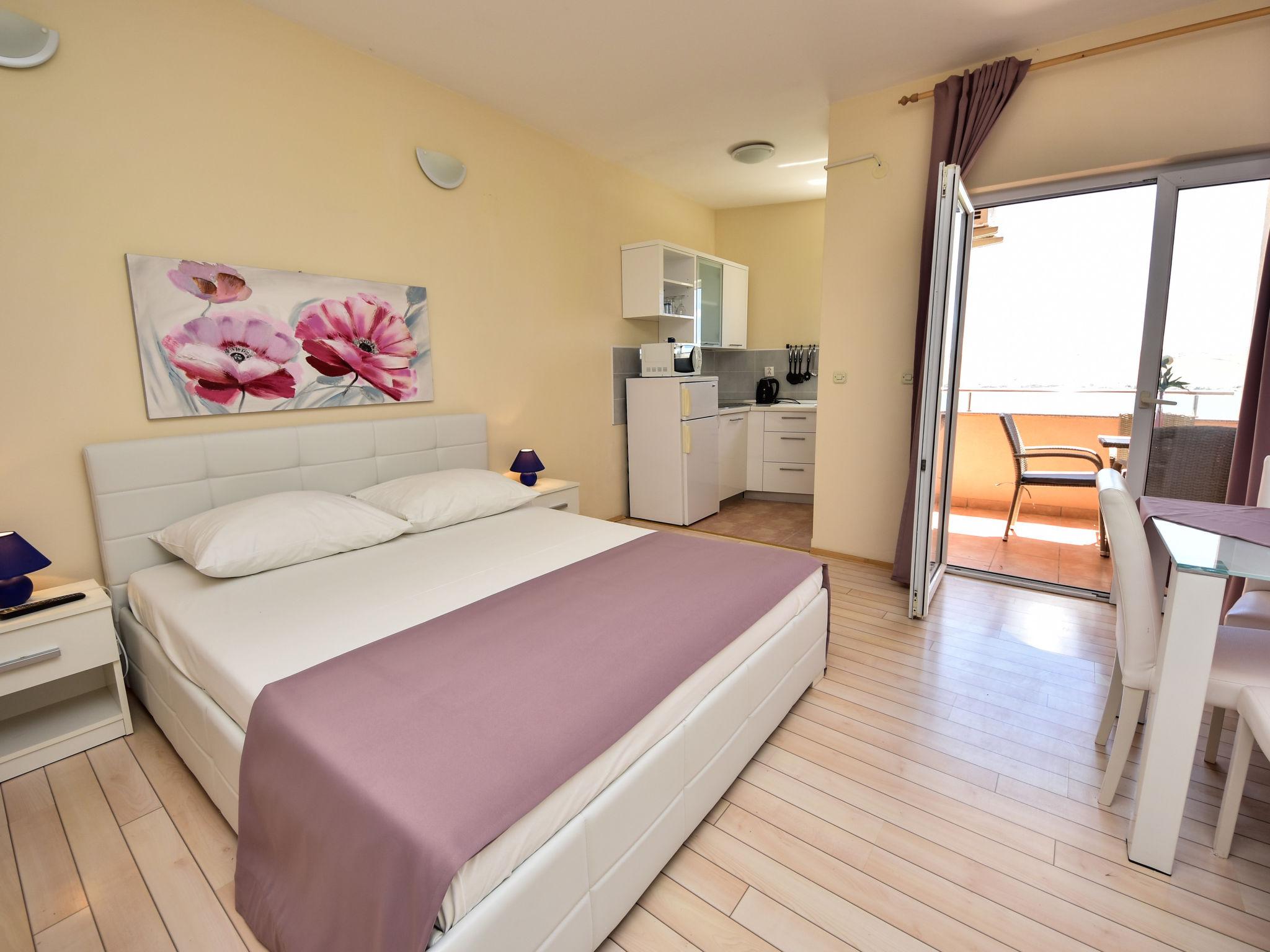 Photo 8 - 1 bedroom Apartment in Pag with swimming pool and sea view