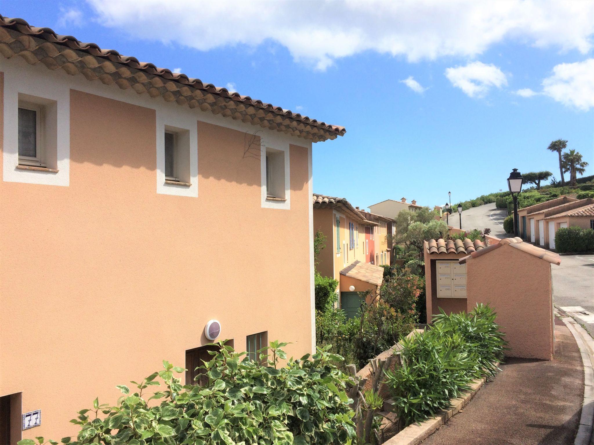 Foto 24 - Appartamento con 2 camere da letto a Roquebrune-sur-Argens con piscina privata e vista mare