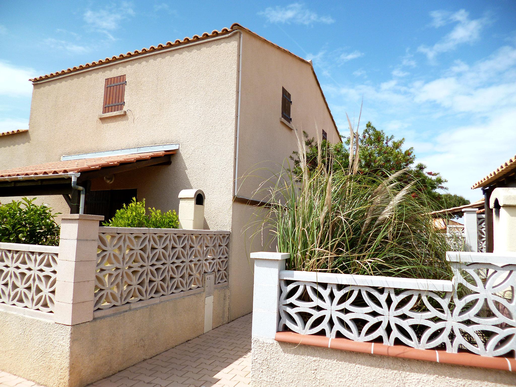 Photo 13 - 2 bedroom House in Le Barcarès with swimming pool and sea view