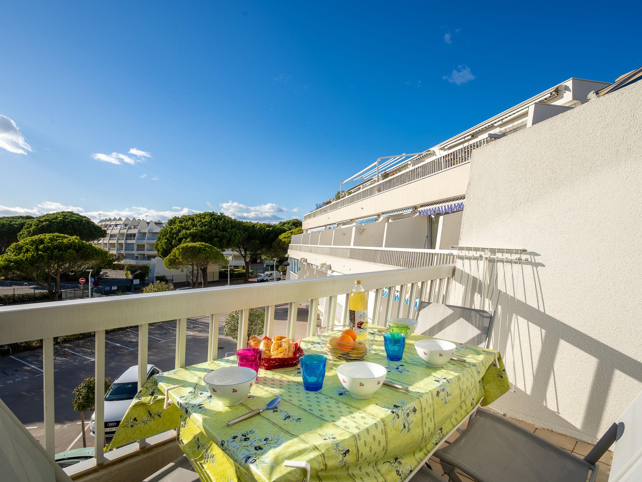 Foto 12 - Appartamento con 1 camera da letto a Le Grau-du-Roi con terrazza e vista mare