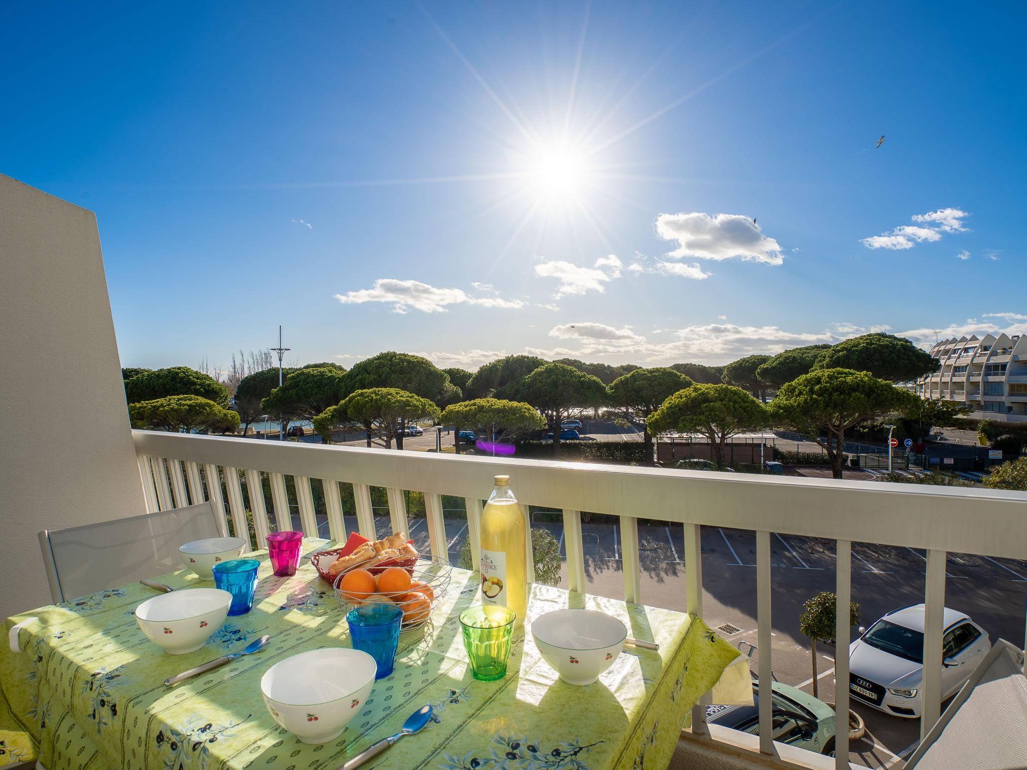 Foto 3 - Appartamento con 1 camera da letto a Le Grau-du-Roi con terrazza e vista mare