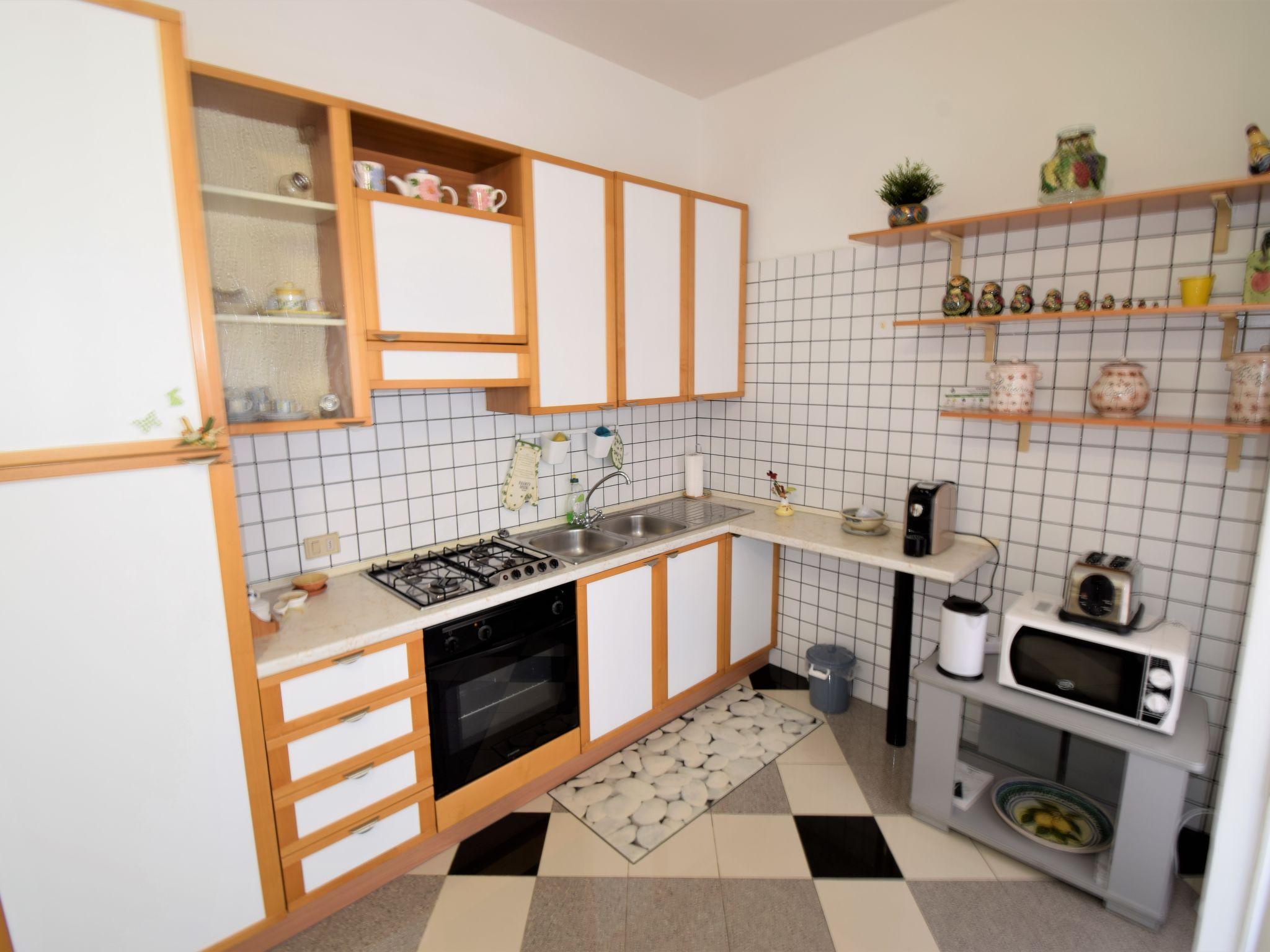 Foto 11 - Apartamento de 3 habitaciones en Giarre