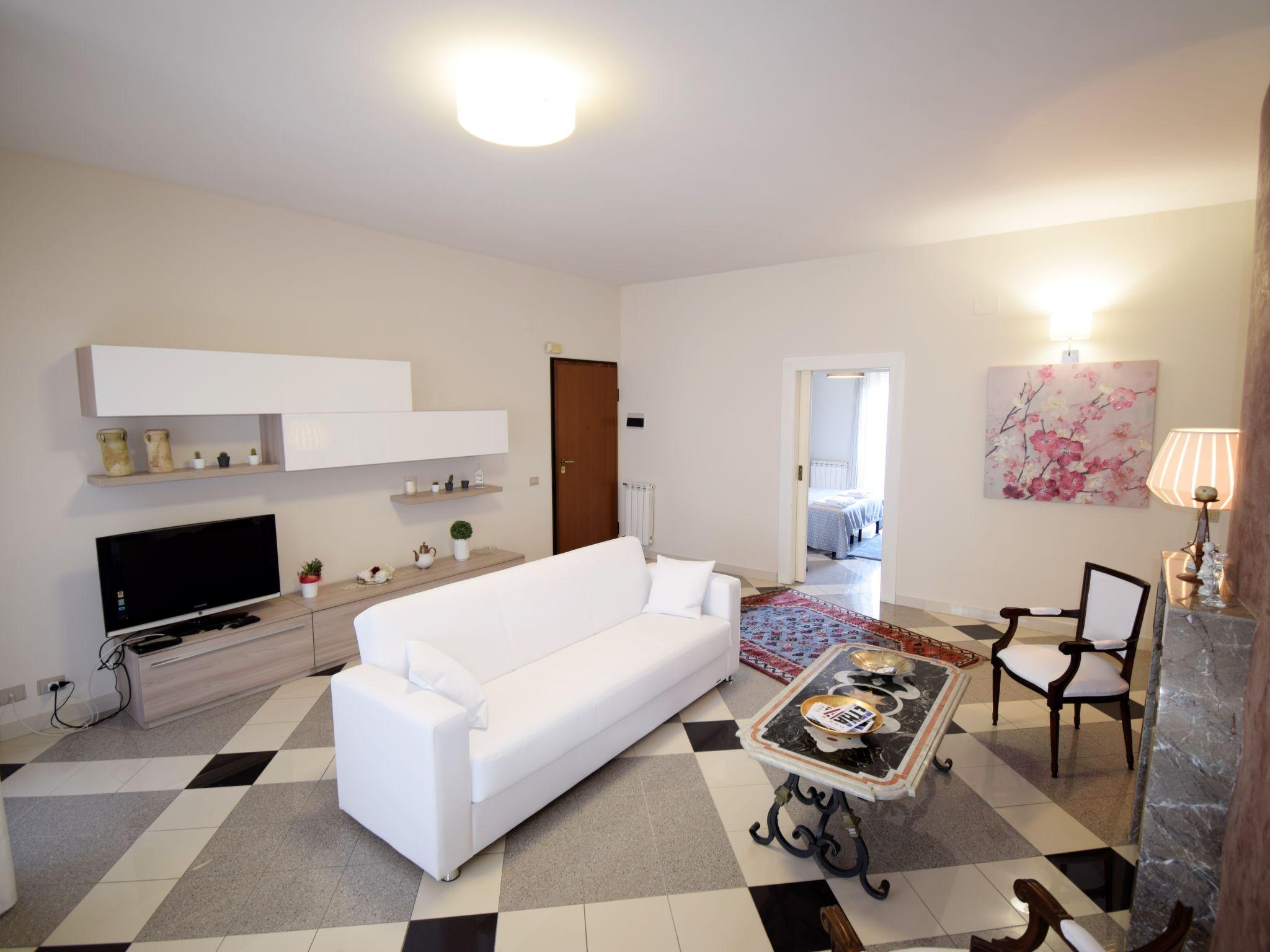 Foto 3 - Apartment mit 3 Schlafzimmern in Giarre