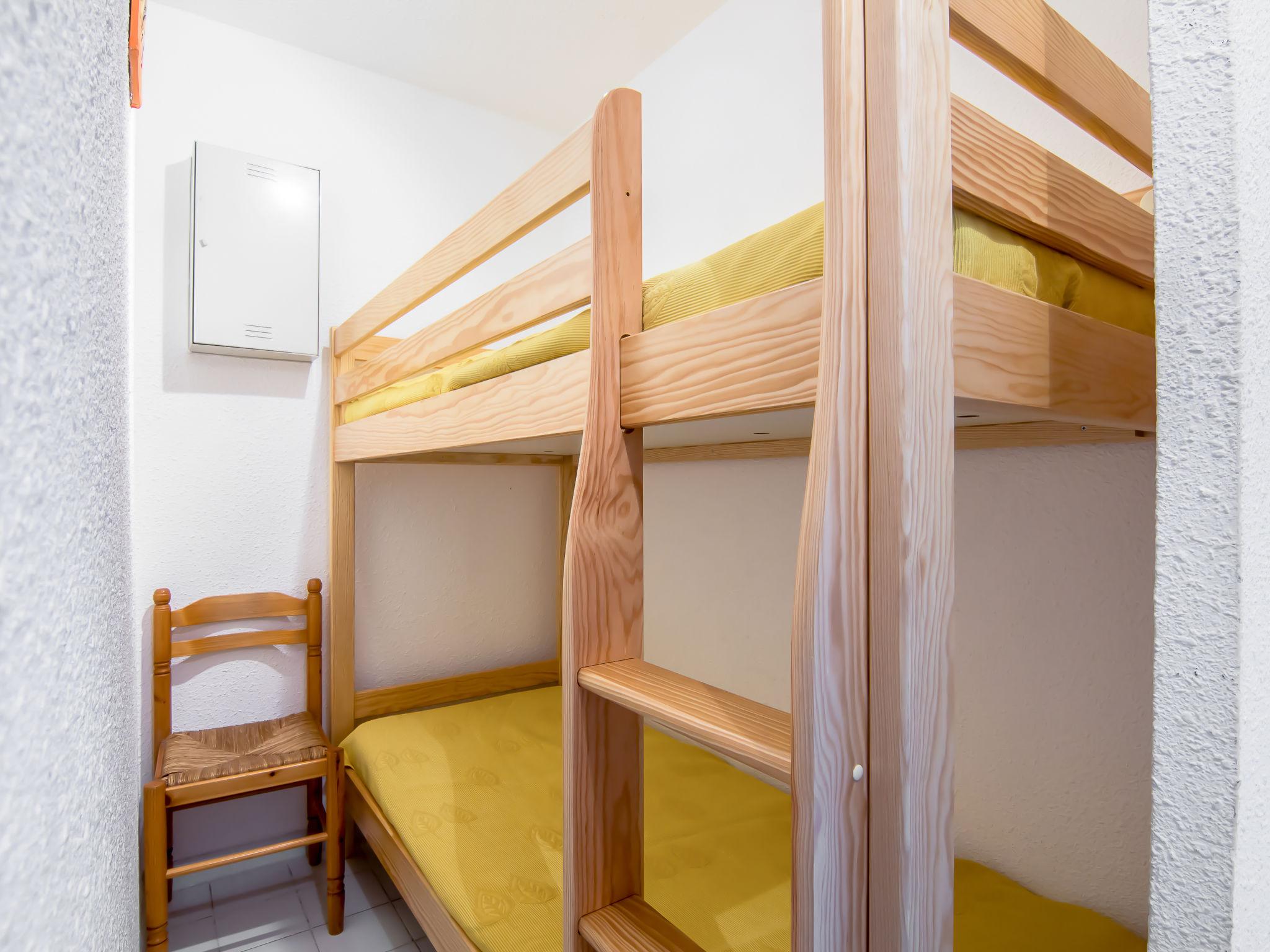 Foto 11 - Appartamento con 2 camere da letto a Le Grau-du-Roi con terrazza e vista mare