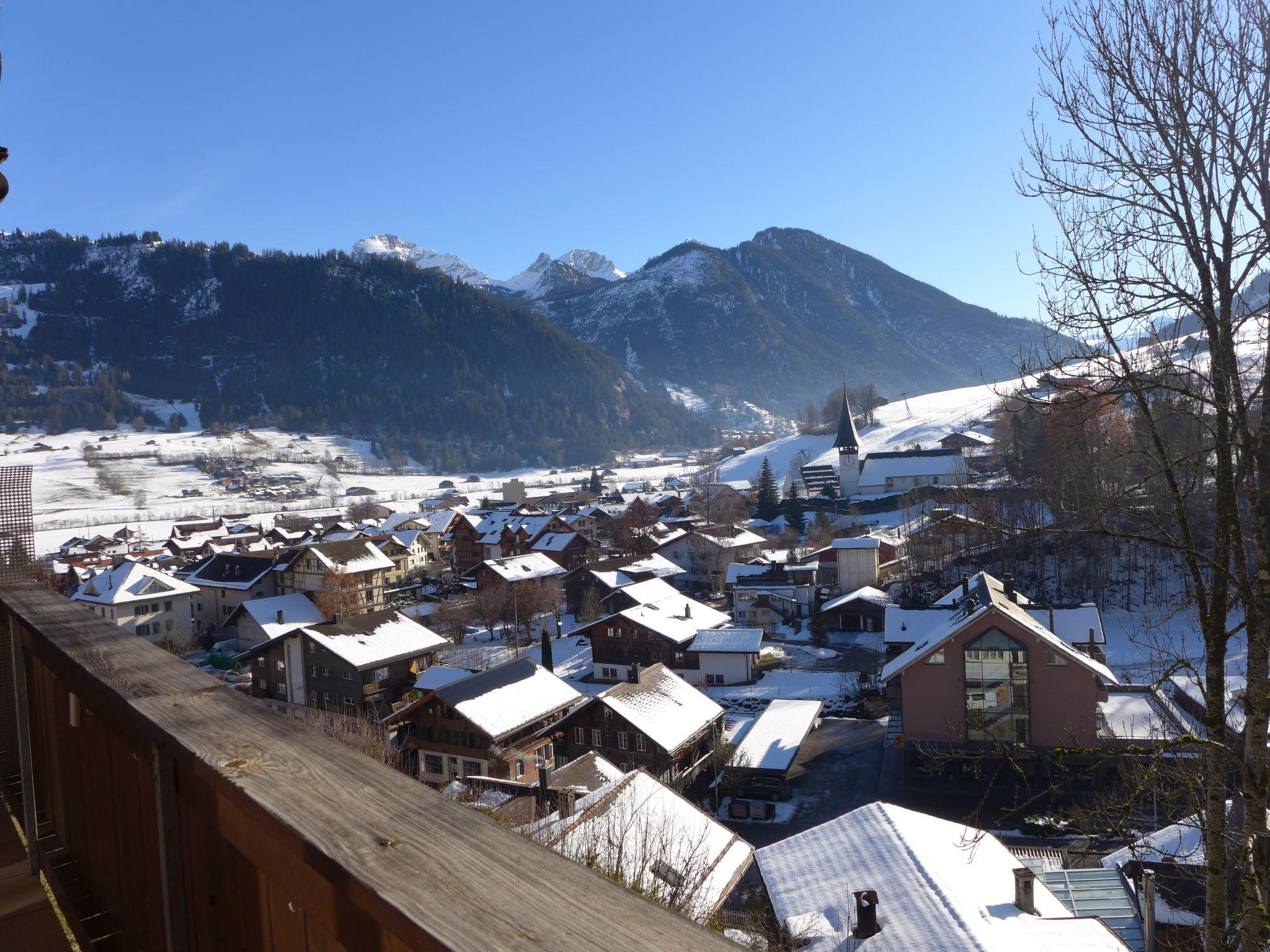 Foto 30 - Appartamento con 3 camere da letto a Zweisimmen con vista sulle montagne