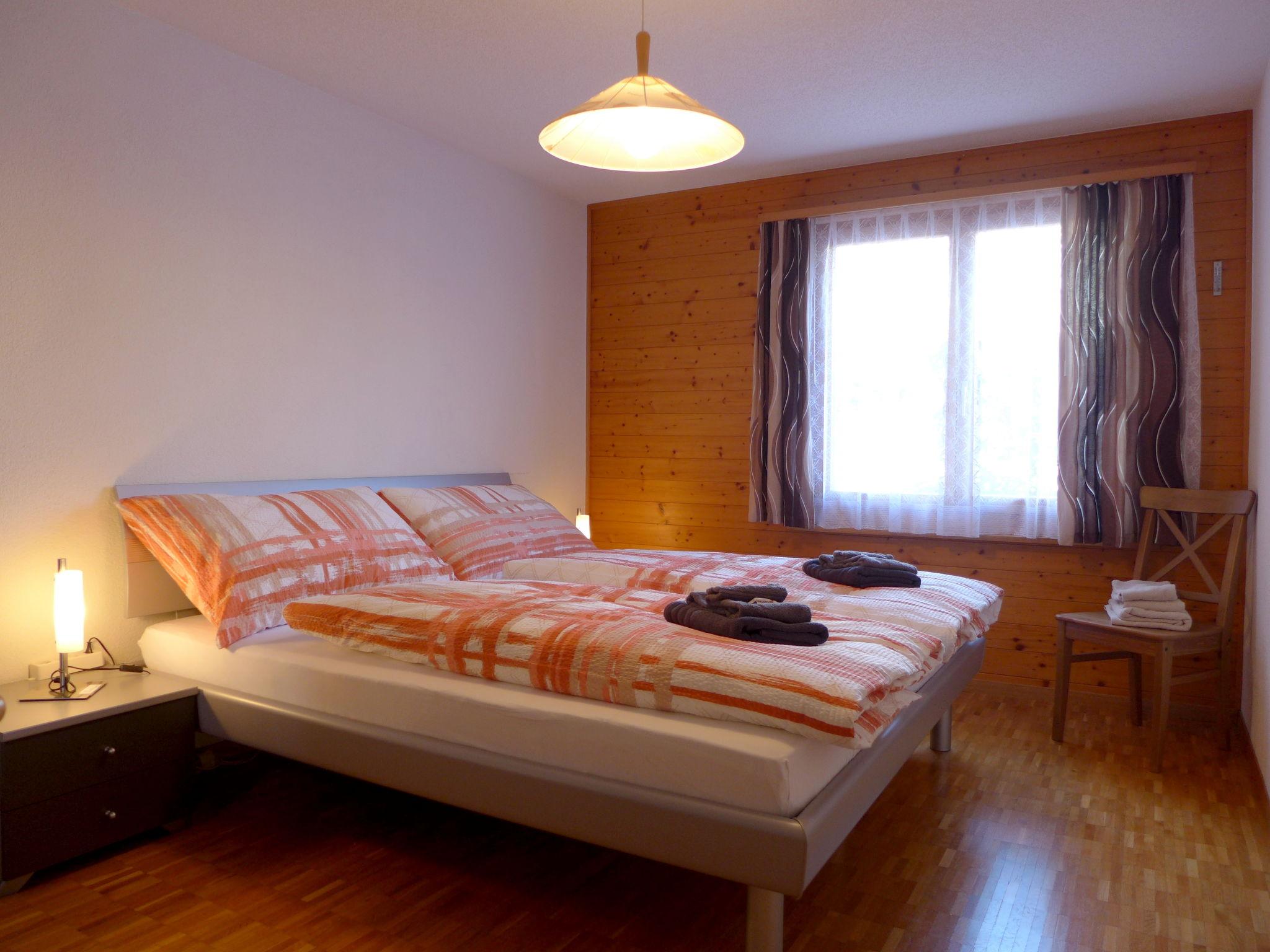 Foto 18 - Appartamento con 3 camere da letto a Zweisimmen con vista sulle montagne