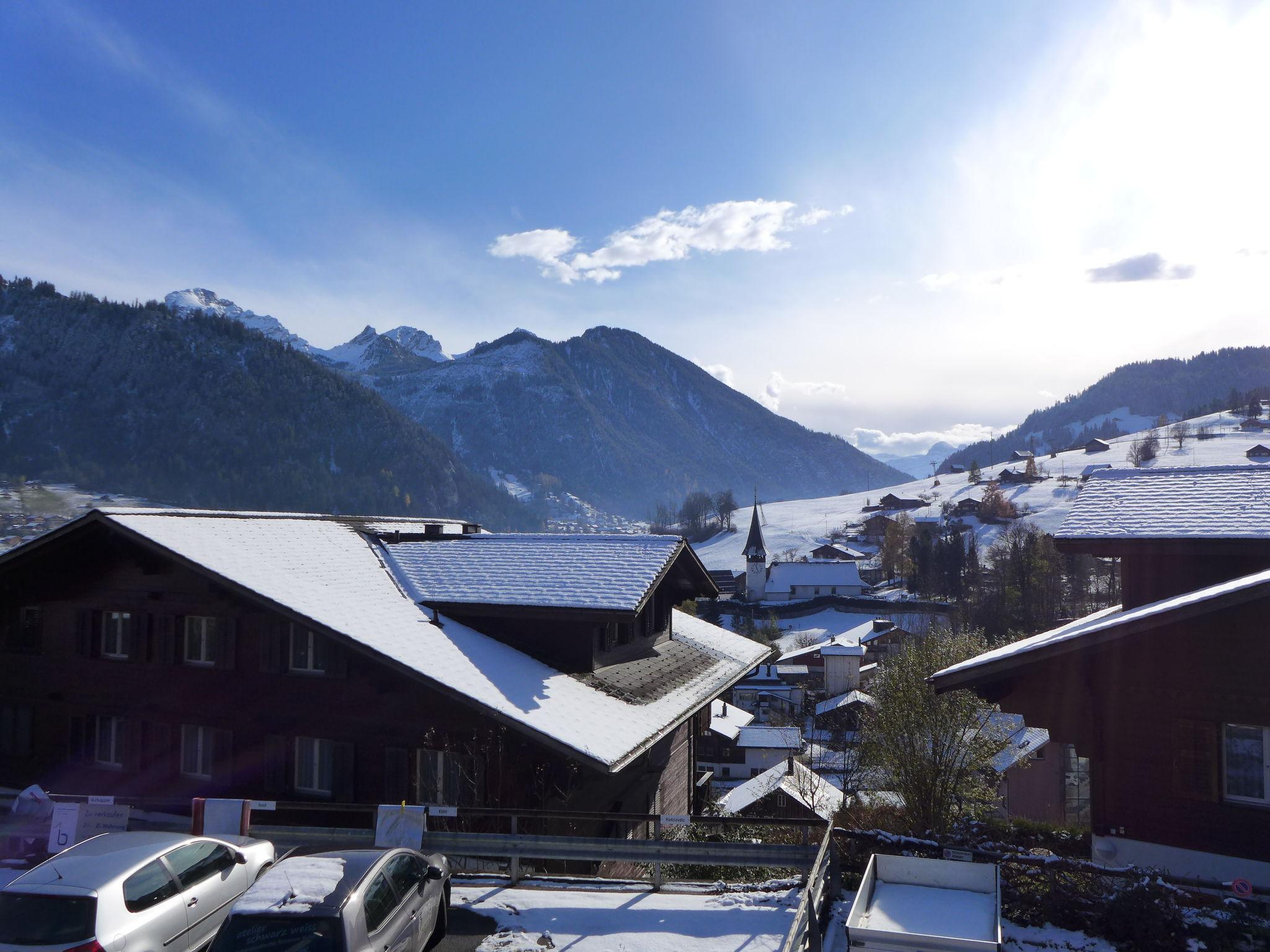 Foto 34 - Apartamento de 3 quartos em Zweisimmen com vista para a montanha