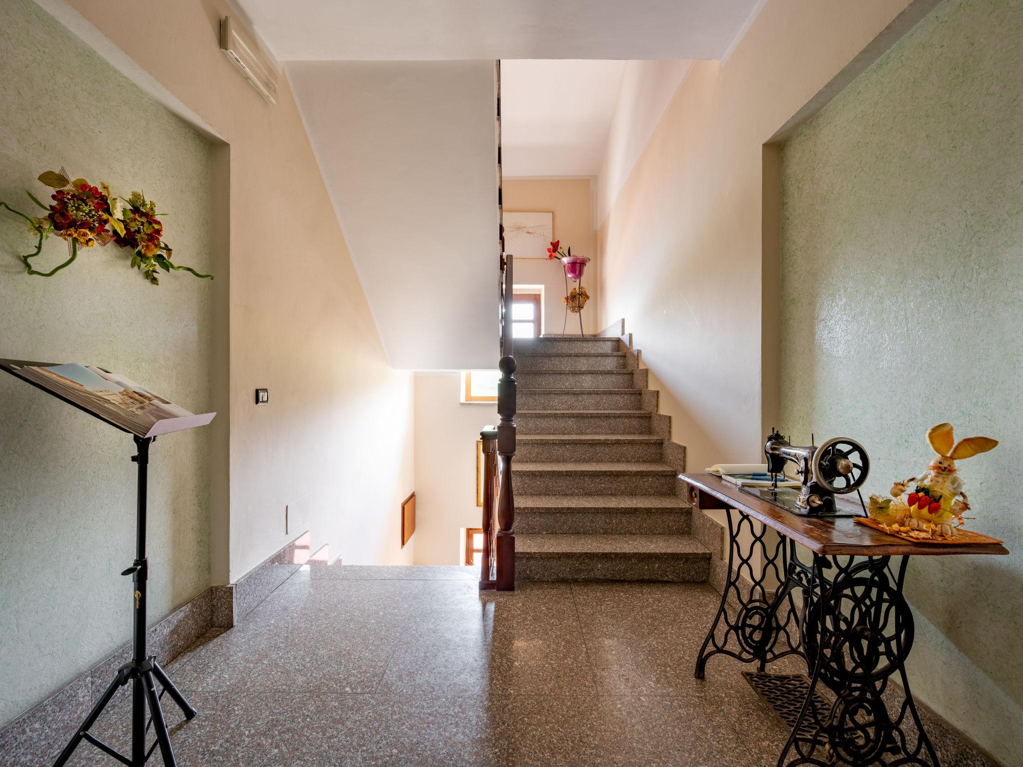 Photo 16 - 2 bedroom Apartment in Castagnole delle Lanze with swimming pool and garden