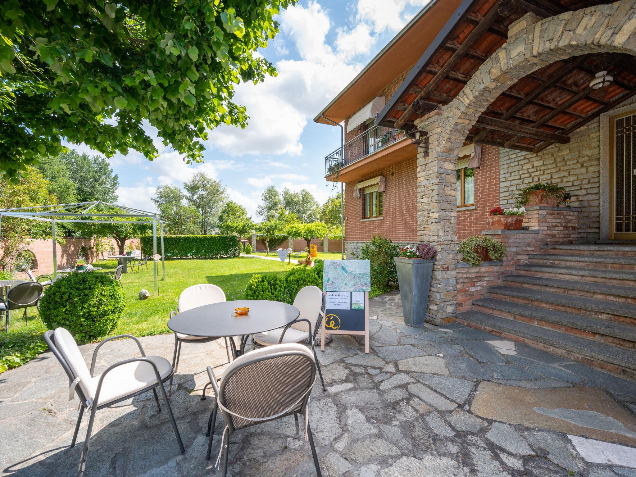 Photo 2 - Appartement de 2 chambres à Castagnole delle Lanze avec piscine et jardin