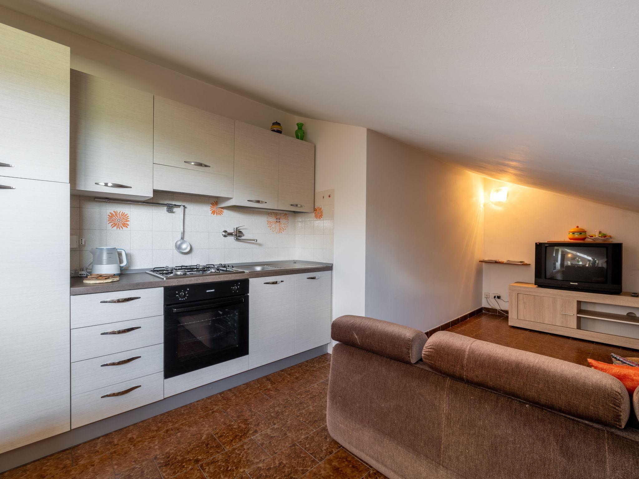 Foto 4 - Apartment mit 2 Schlafzimmern in Castagnole delle Lanze mit schwimmbad und garten
