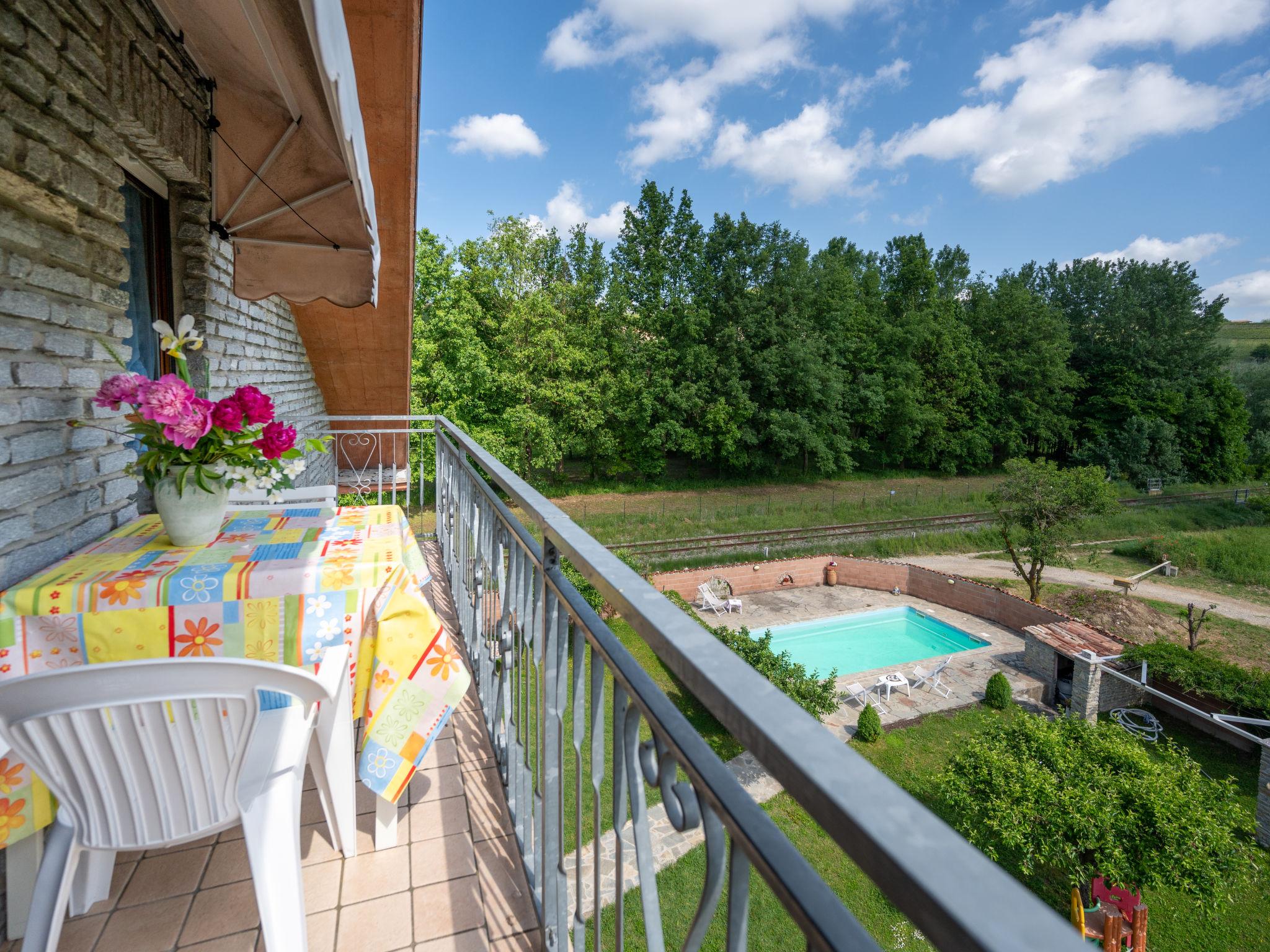 Photo 3 - Appartement de 2 chambres à Castagnole delle Lanze avec piscine et jardin