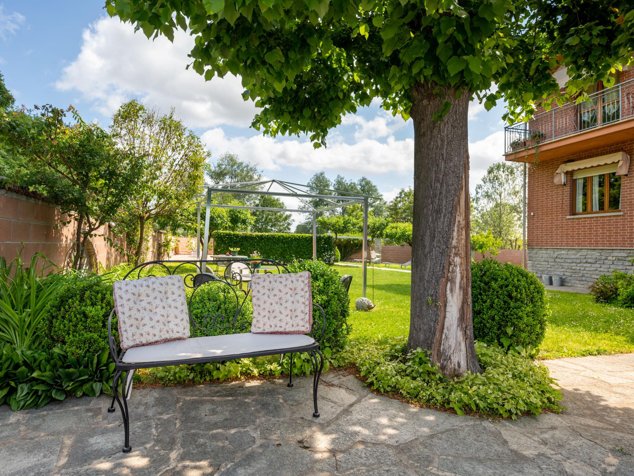 Foto 20 - Appartamento con 2 camere da letto a Castagnole delle Lanze con piscina e giardino