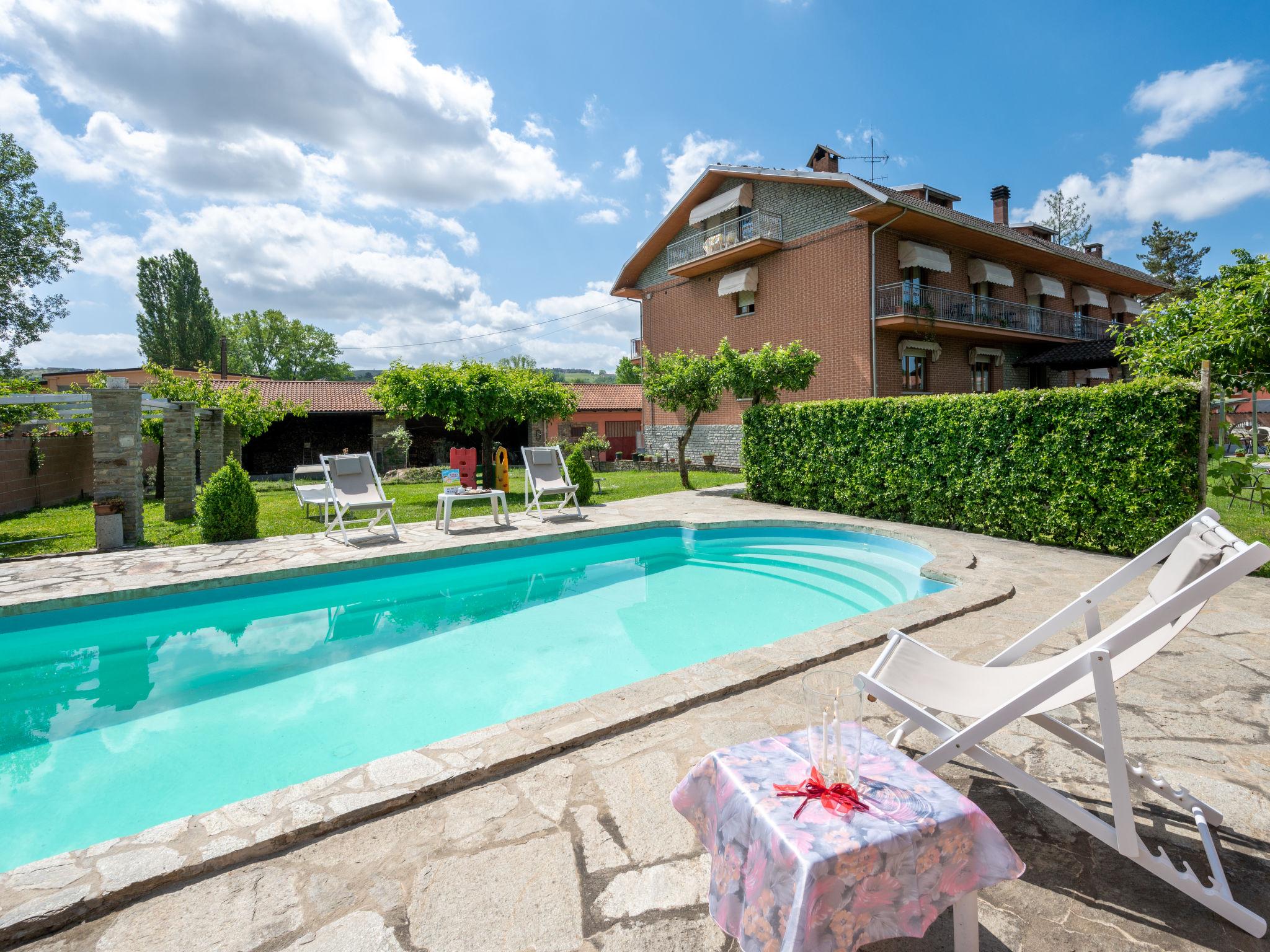 Foto 1 - Apartamento de 2 habitaciones en Castagnole delle Lanze con piscina y jardín