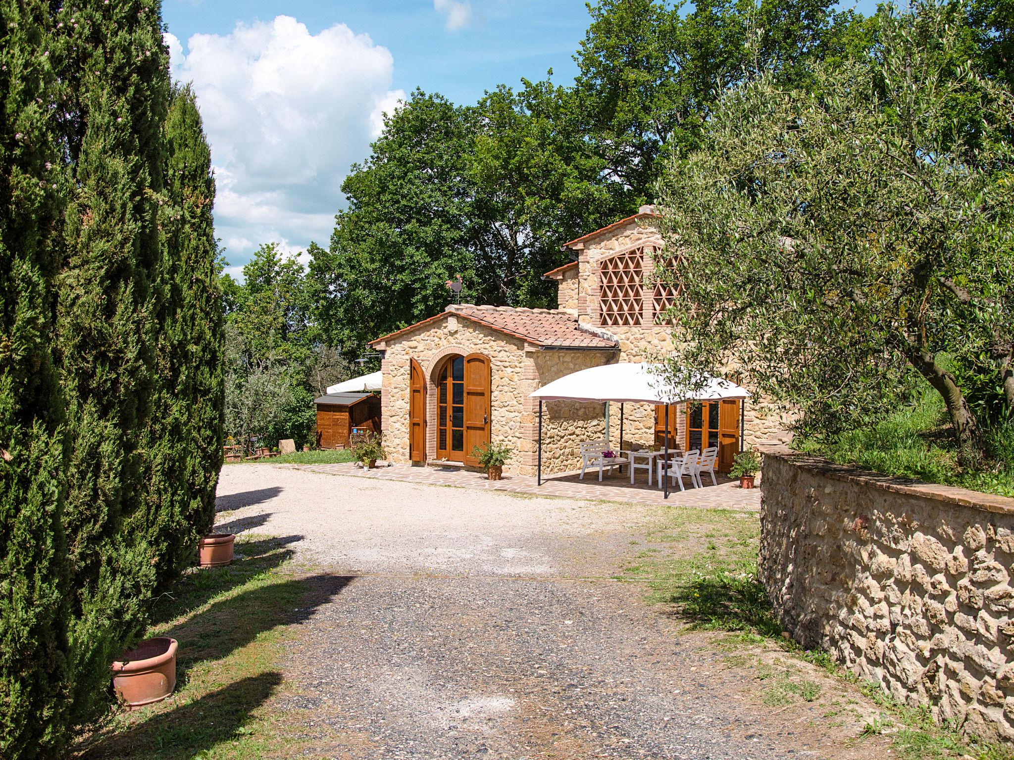 Photo 4 - Maison de 1 chambre à Volterra avec jardin et terrasse