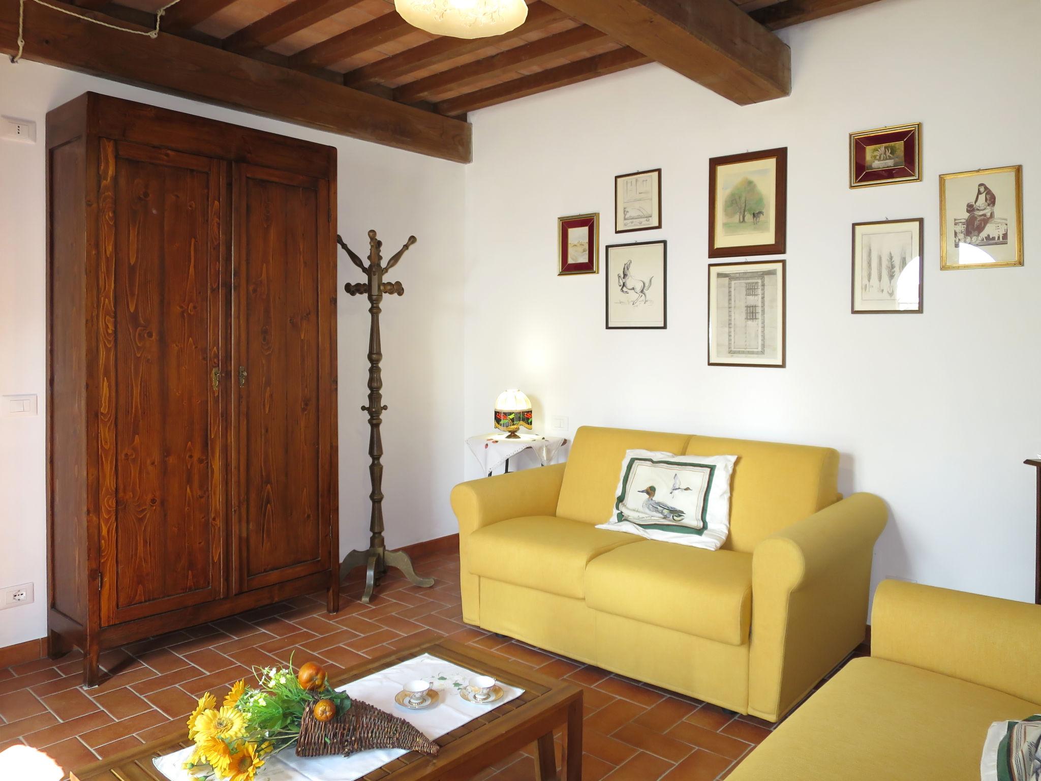 Photo 8 - Maison de 1 chambre à Volterra avec jardin et terrasse
