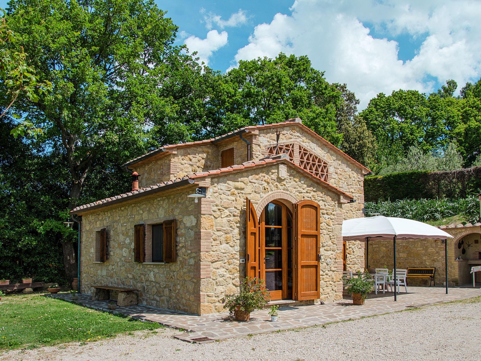 Photo 1 - Maison de 1 chambre à Volterra avec jardin et terrasse