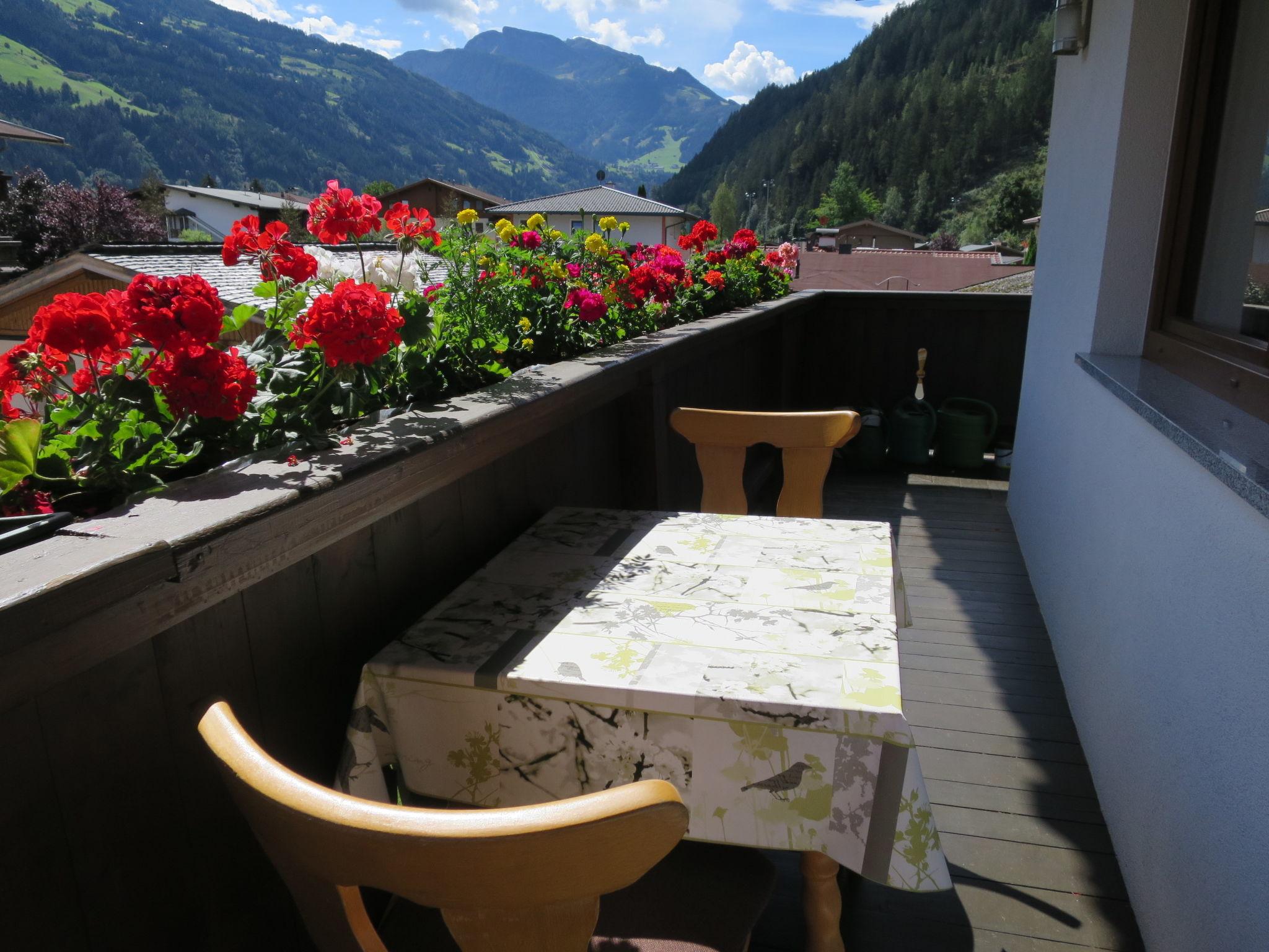 Foto 2 - Apartamento de 4 quartos em Aschau im Zillertal com jardim e vista para a montanha
