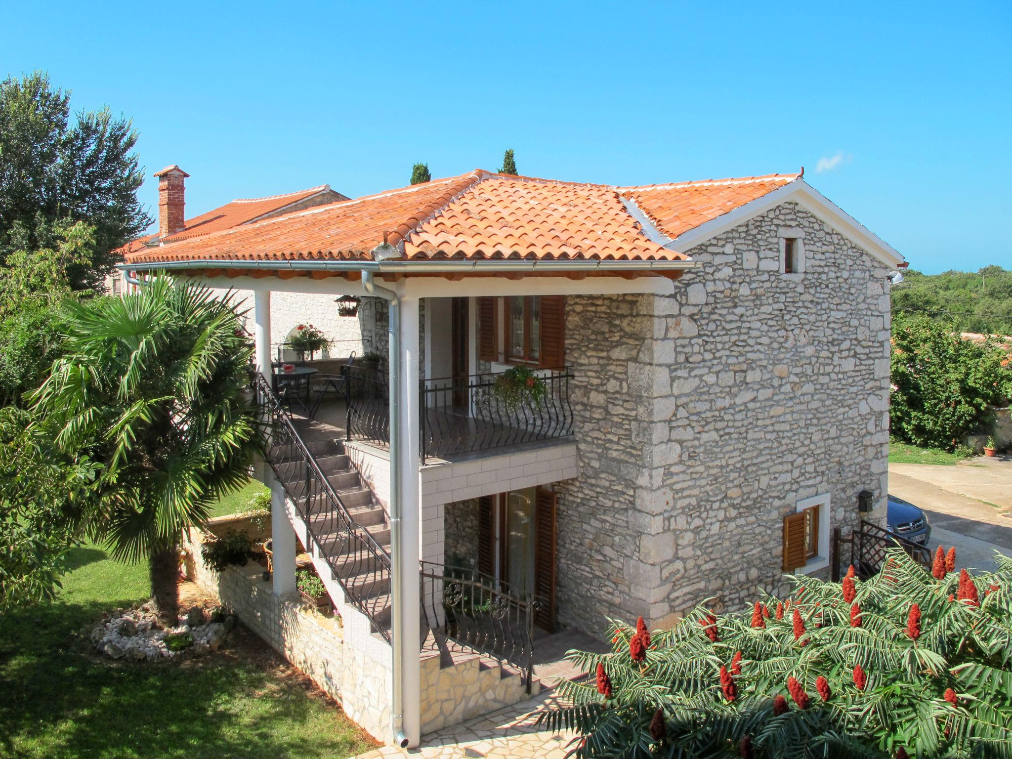 Foto 2 - Casa de 1 quarto em Marčana com piscina e vistas do mar