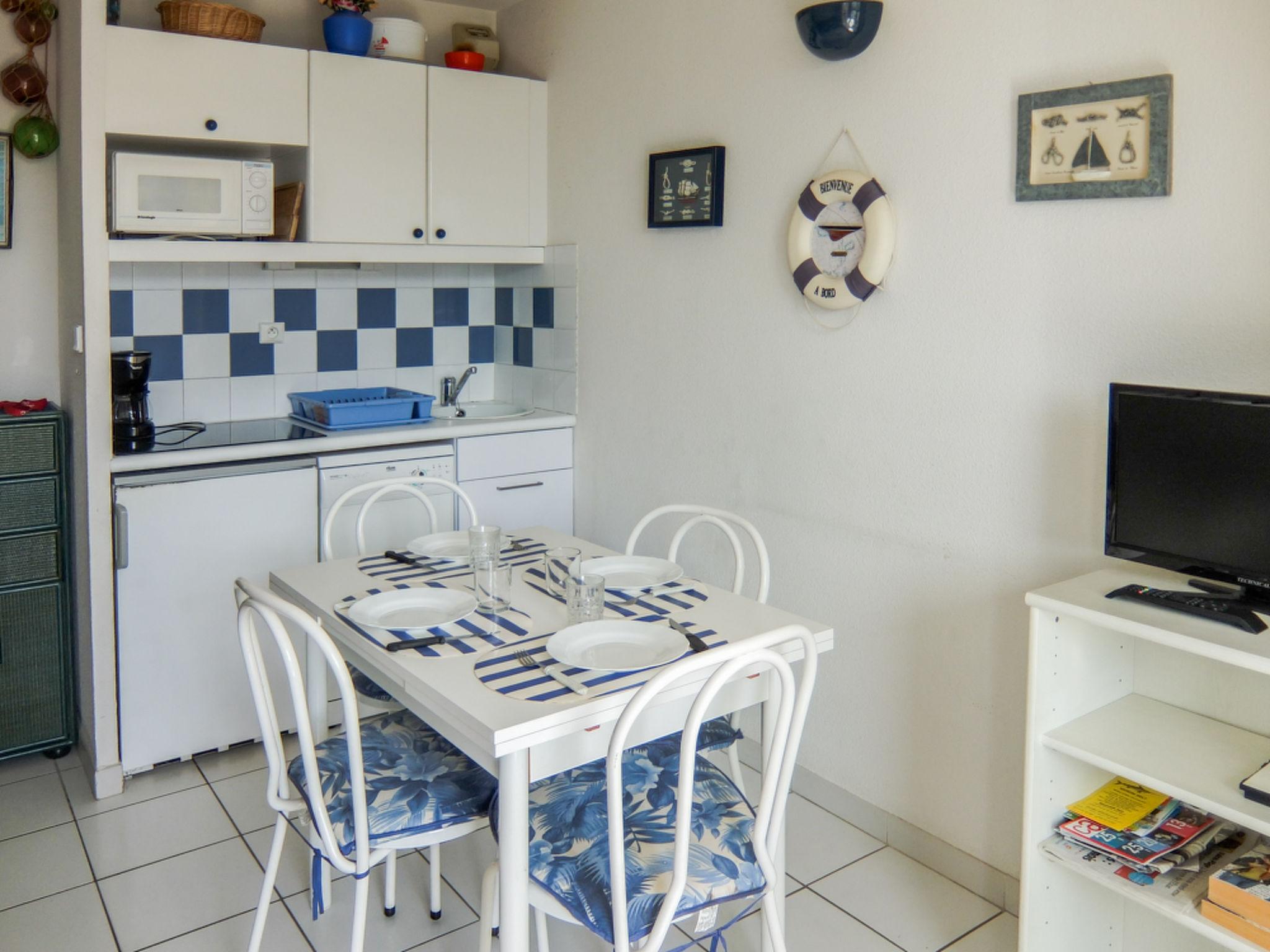 Photo 12 - 1 bedroom Apartment in Agde with swimming pool and sea view