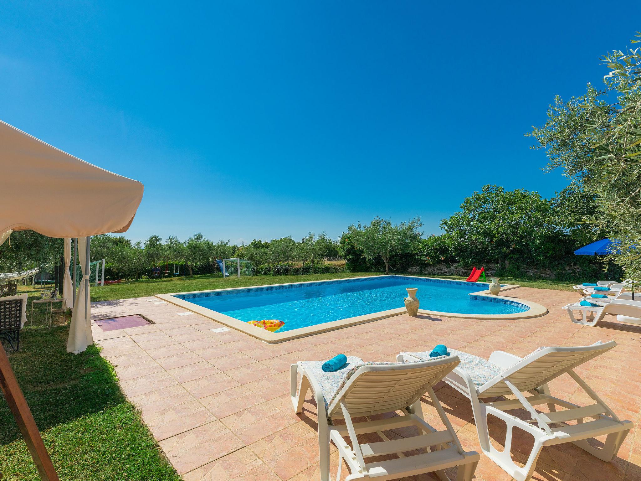 Photo 8 - Appartement de 2 chambres à Kanfanar avec piscine et vues à la mer