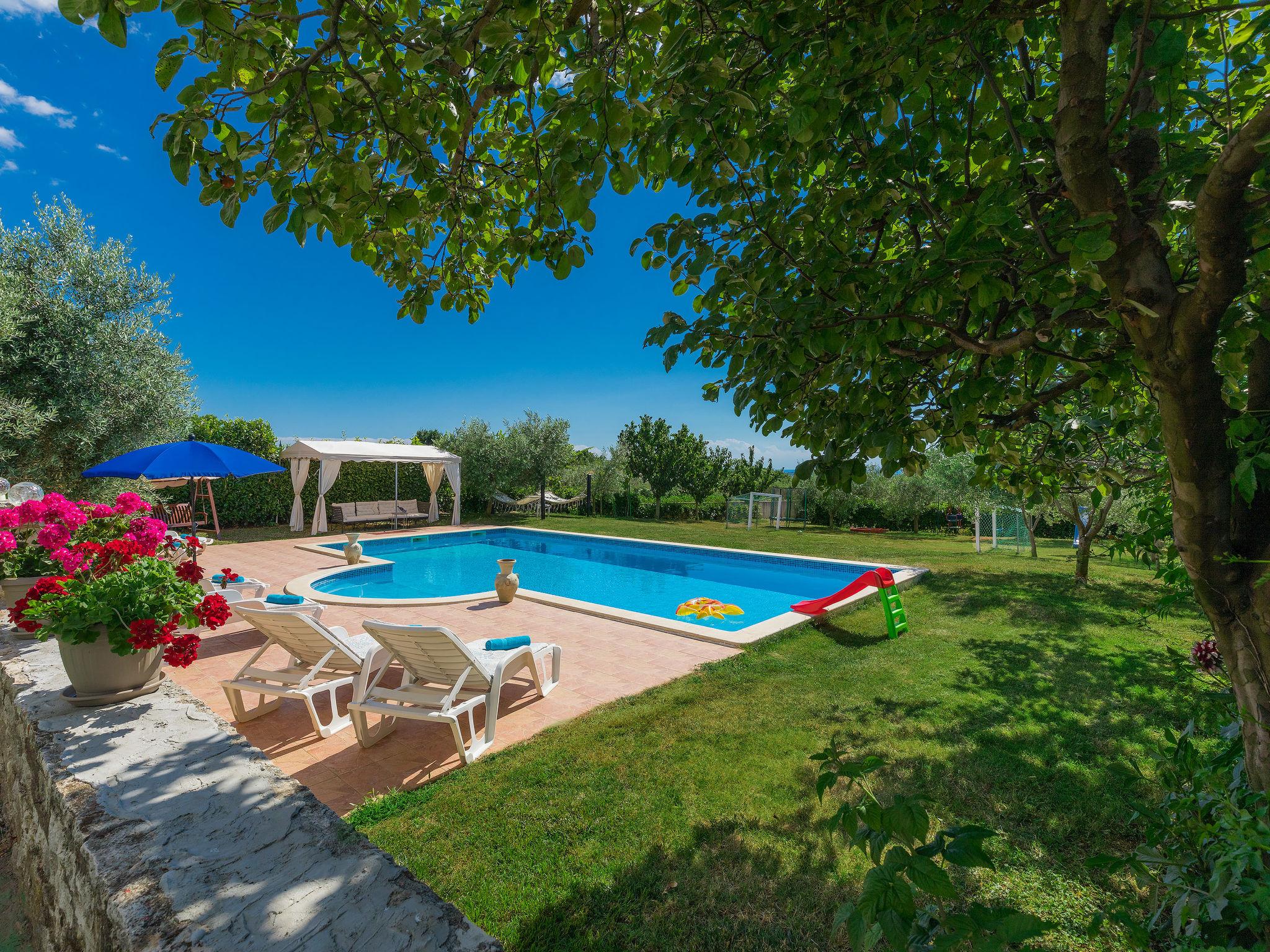 Photo 1 - Appartement de 2 chambres à Kanfanar avec piscine et jardin