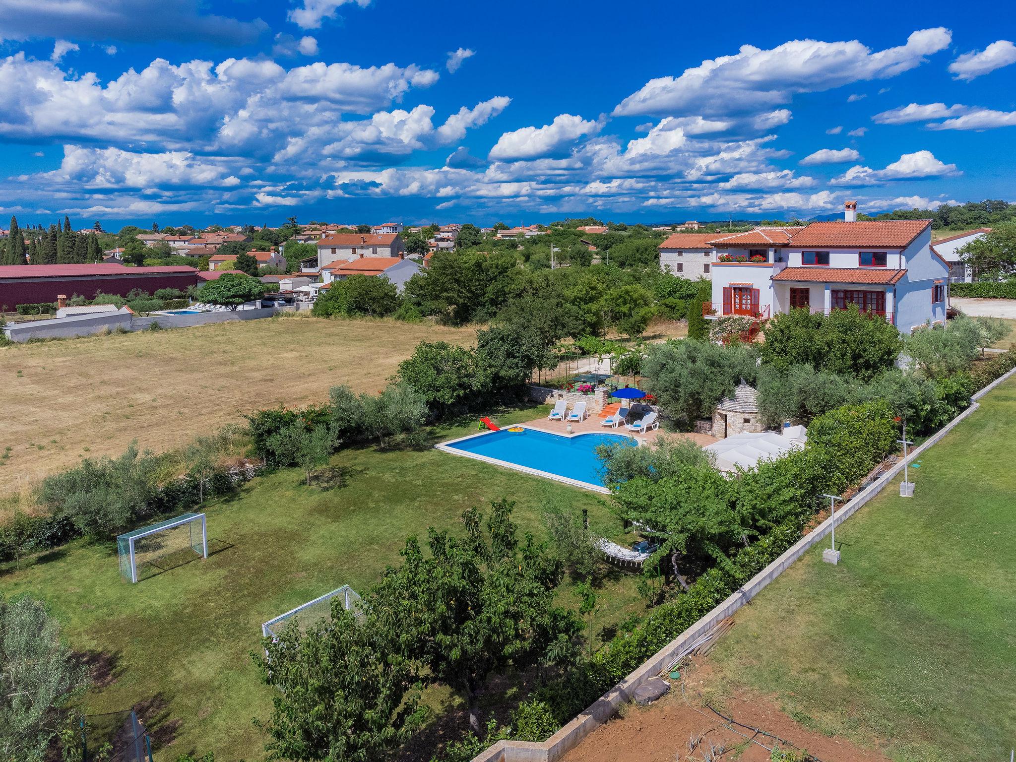 Foto 41 - Appartamento con 2 camere da letto a Kanfanar con piscina e vista mare