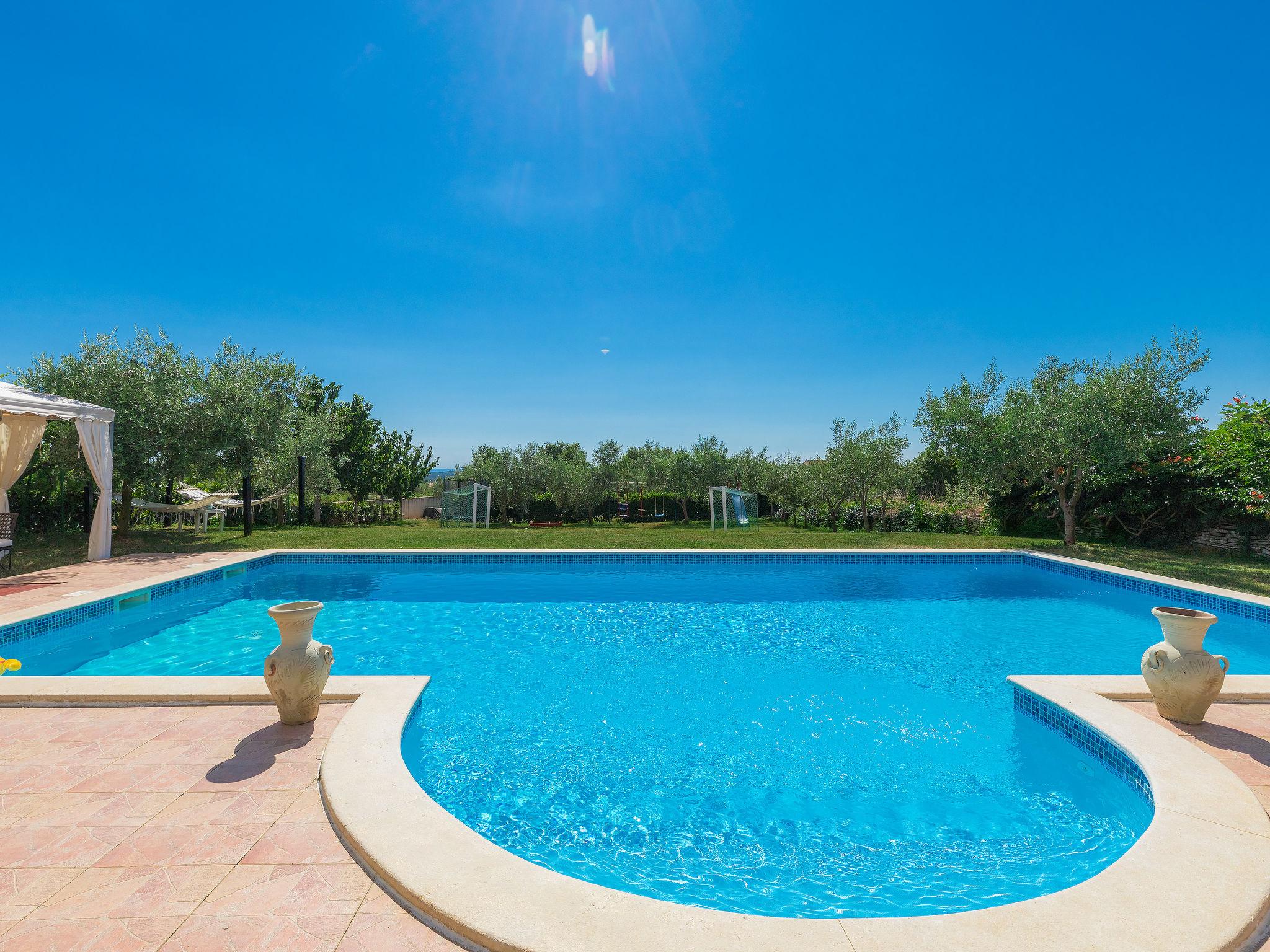 Photo 1 - Appartement de 2 chambres à Kanfanar avec piscine et jardin