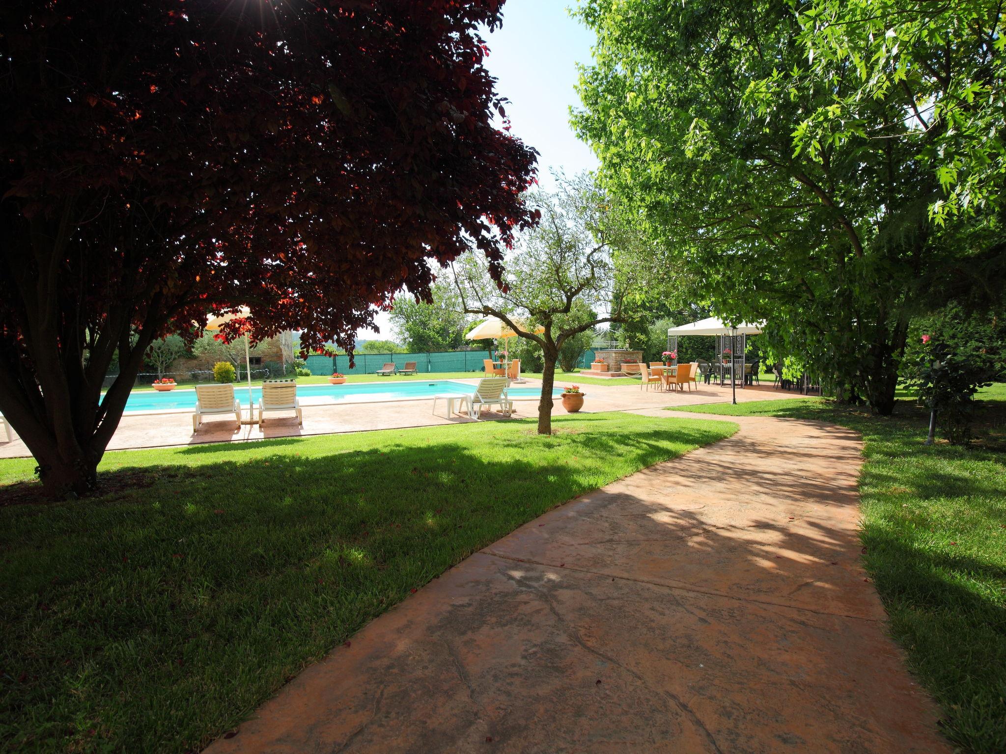 Photo 39 - Maison de 6 chambres à Bettona avec piscine privée et jardin