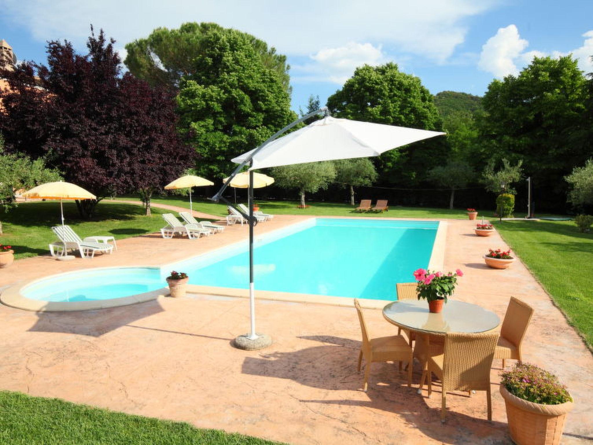 Foto 2 - Casa de 6 quartos em Bettona com piscina privada e jardim