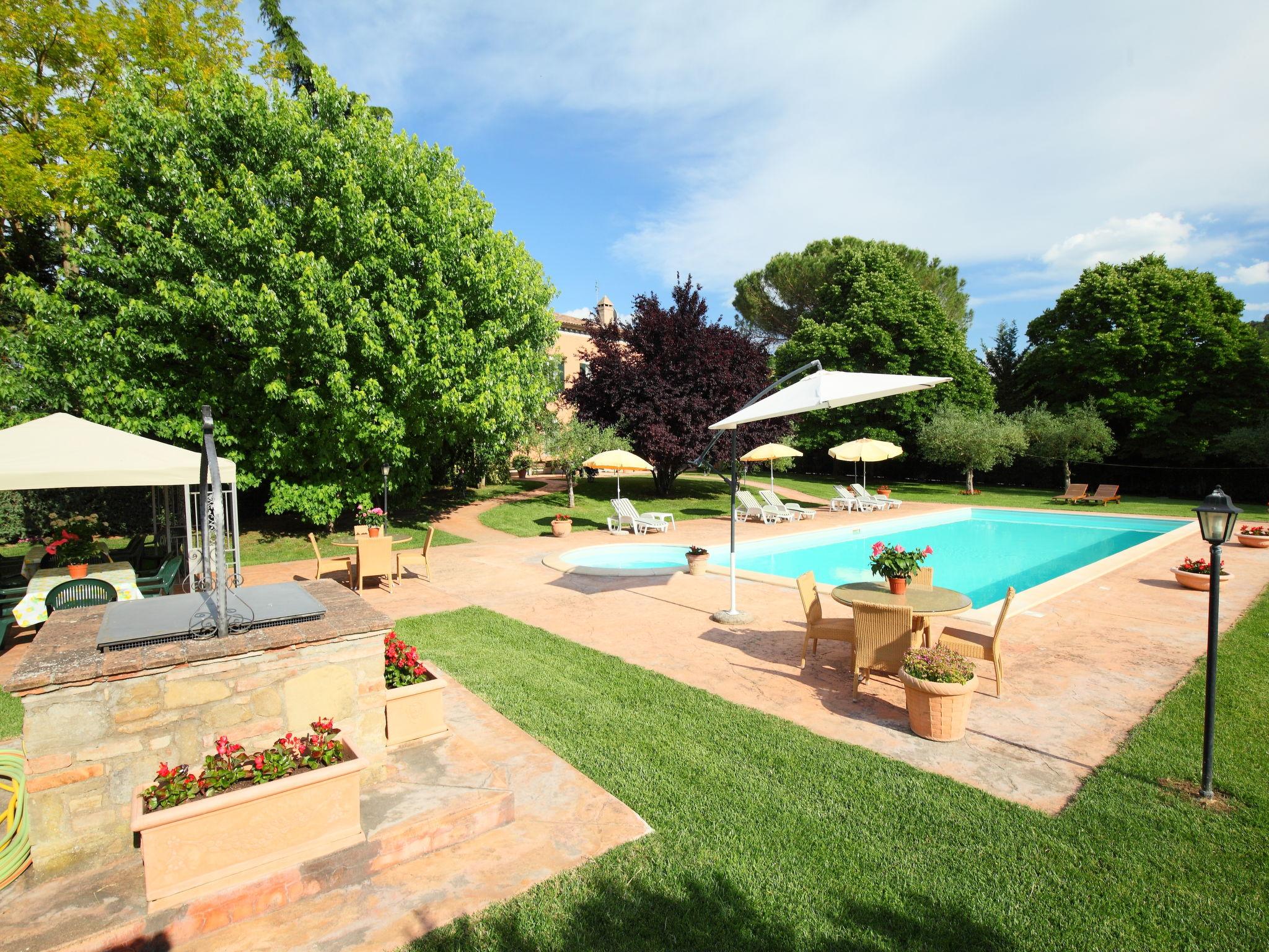 Photo 38 - Maison de 6 chambres à Bettona avec piscine privée et jardin