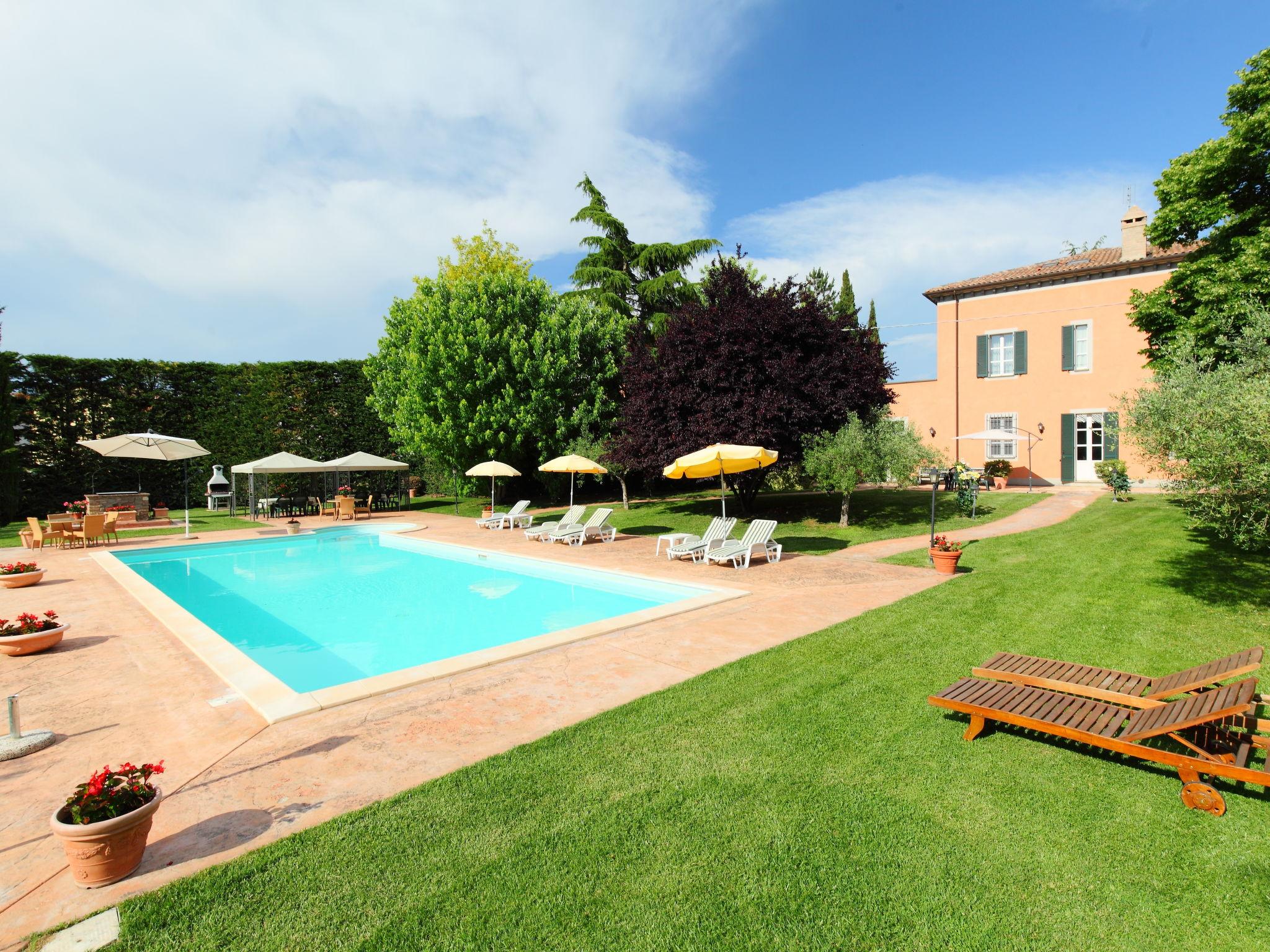 Photo 1 - Maison de 6 chambres à Bettona avec piscine privée et jardin