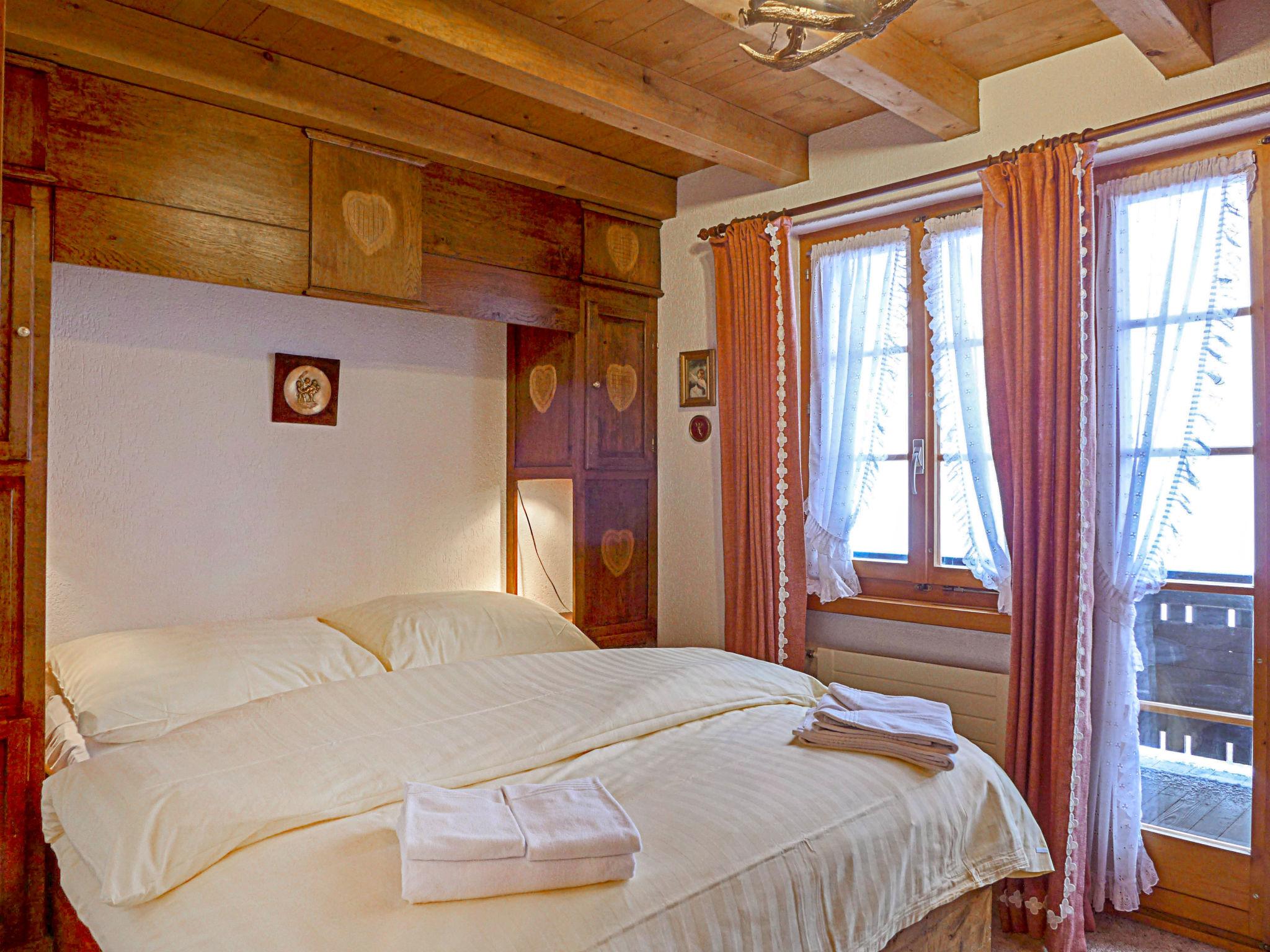 Foto 3 - Appartamento con 2 camere da letto a Lauterbrunnen con vista sulle montagne