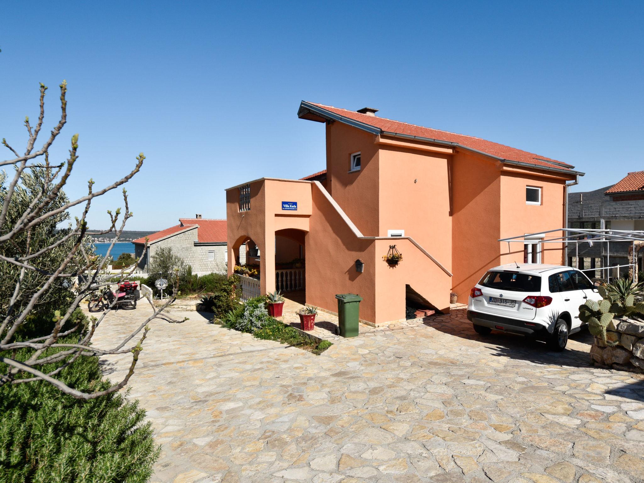 Foto 11 - Apartamento de 2 habitaciones en Obrovac con terraza y vistas al mar
