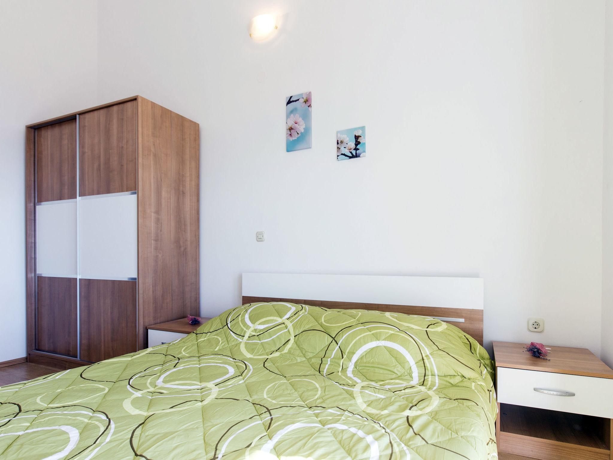 Foto 9 - Apartamento de 2 habitaciones en Novi Vinodolski con vistas al mar